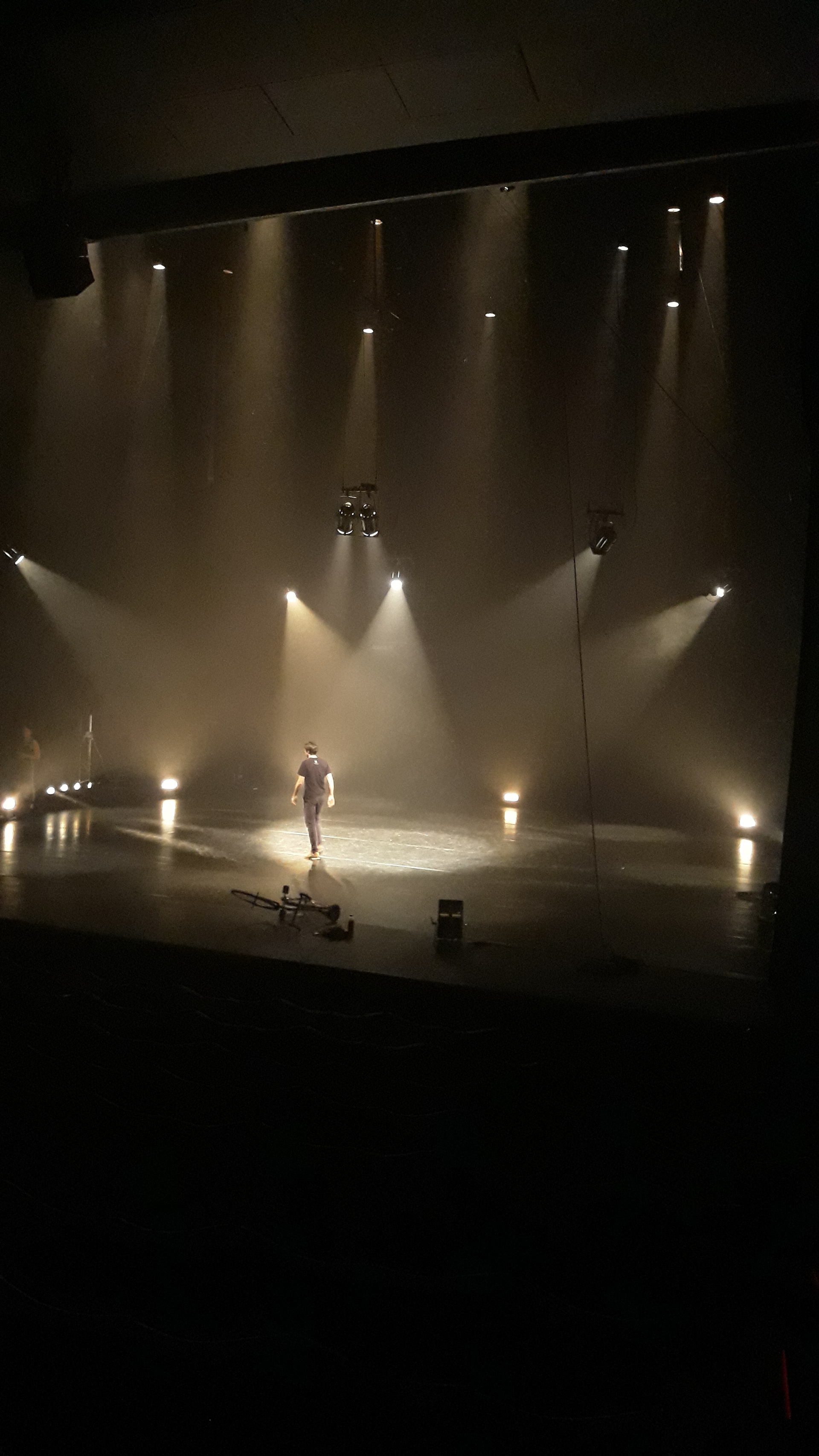 Répétition et tests lumière du spectacle "Le Cycle de l'Absurde"