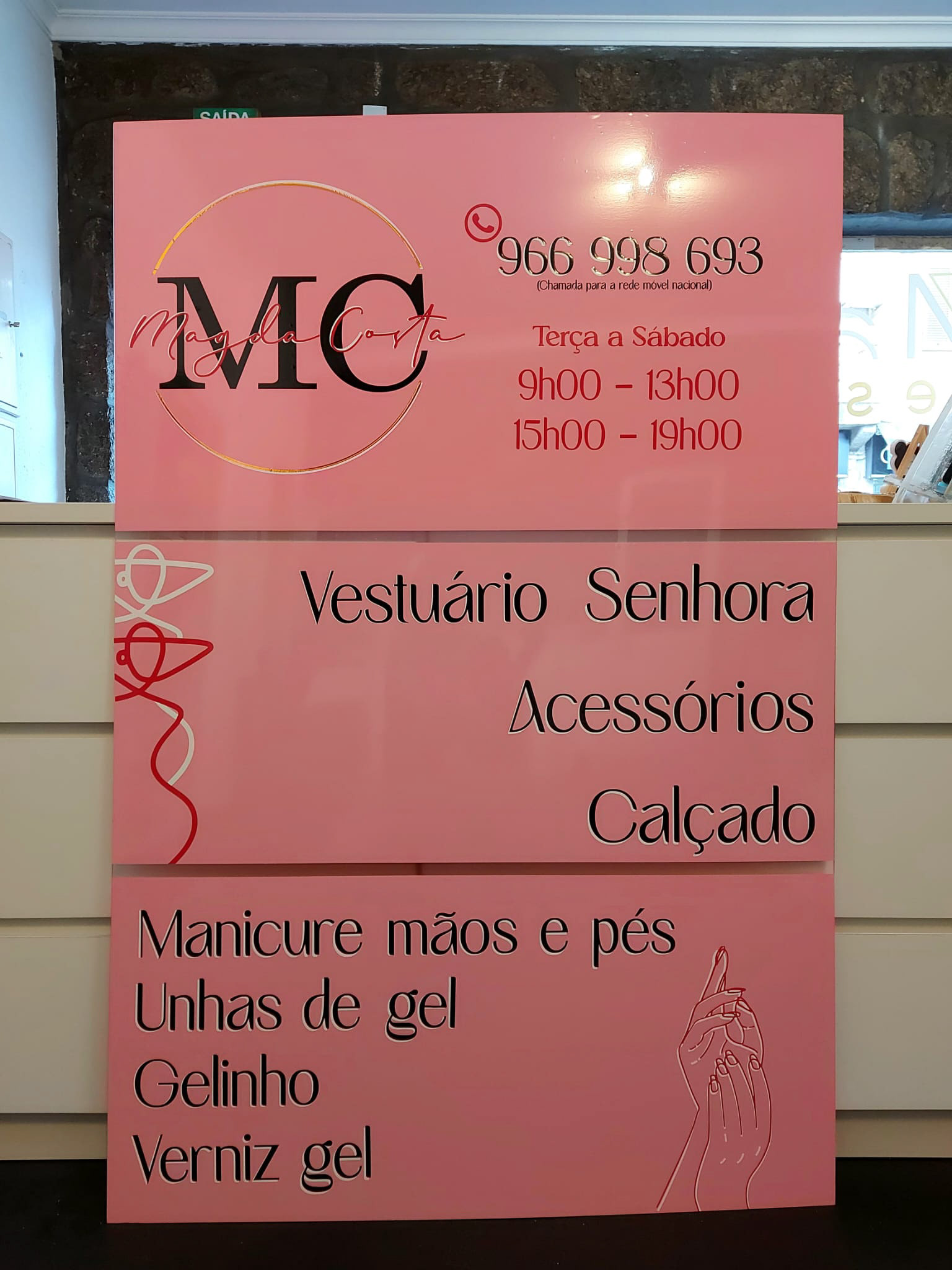 Placa de publicidade em acrílico