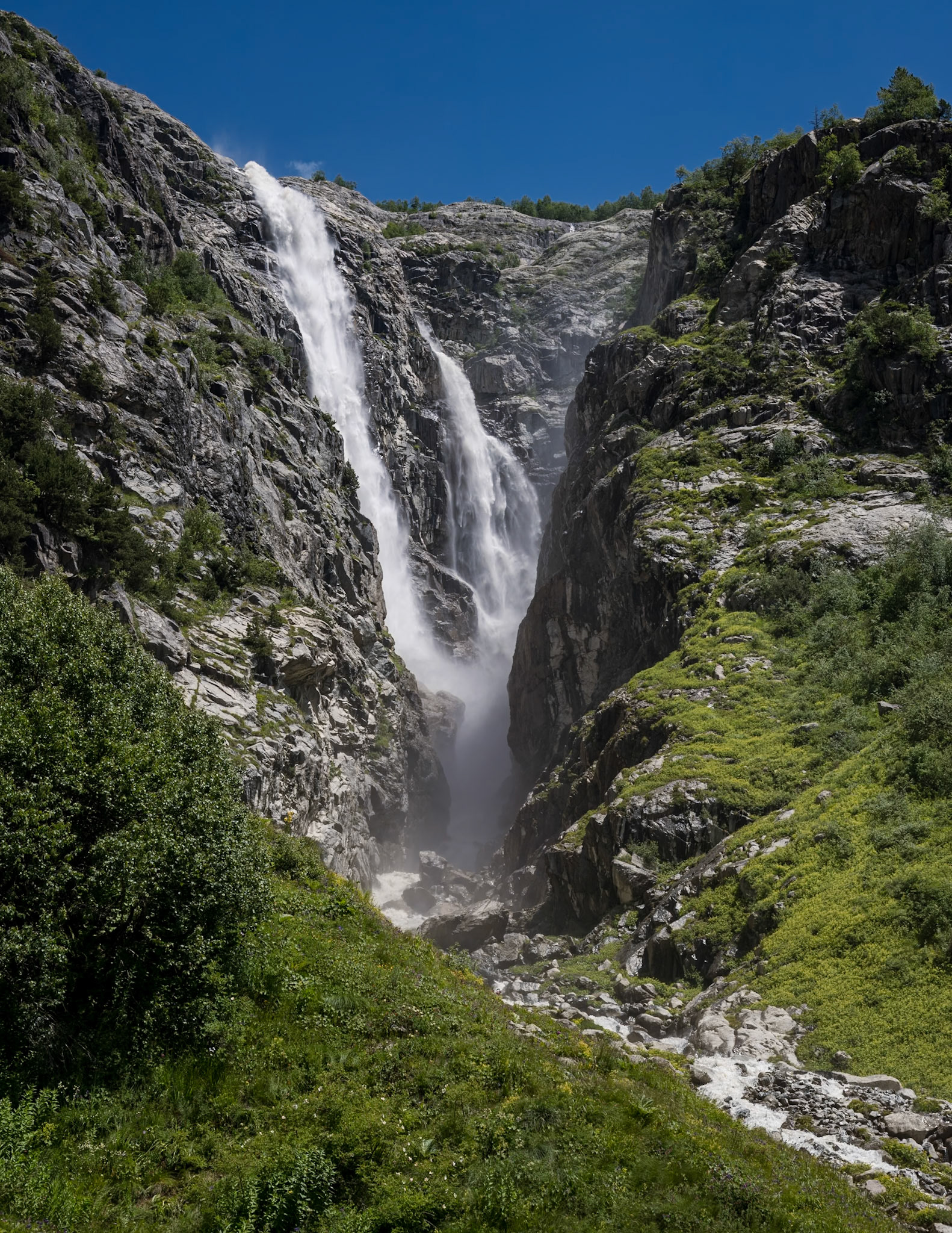 Shdugra Waterfall