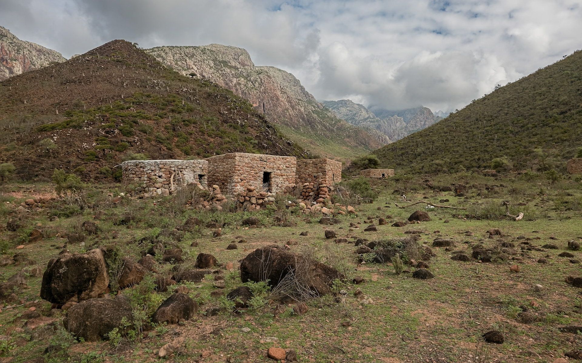 Aysha, our guide in the mountains, was so kind as to show us his home when at the mountains. A humble but tidy and, by the looks of it quite comfortable, dwelling.