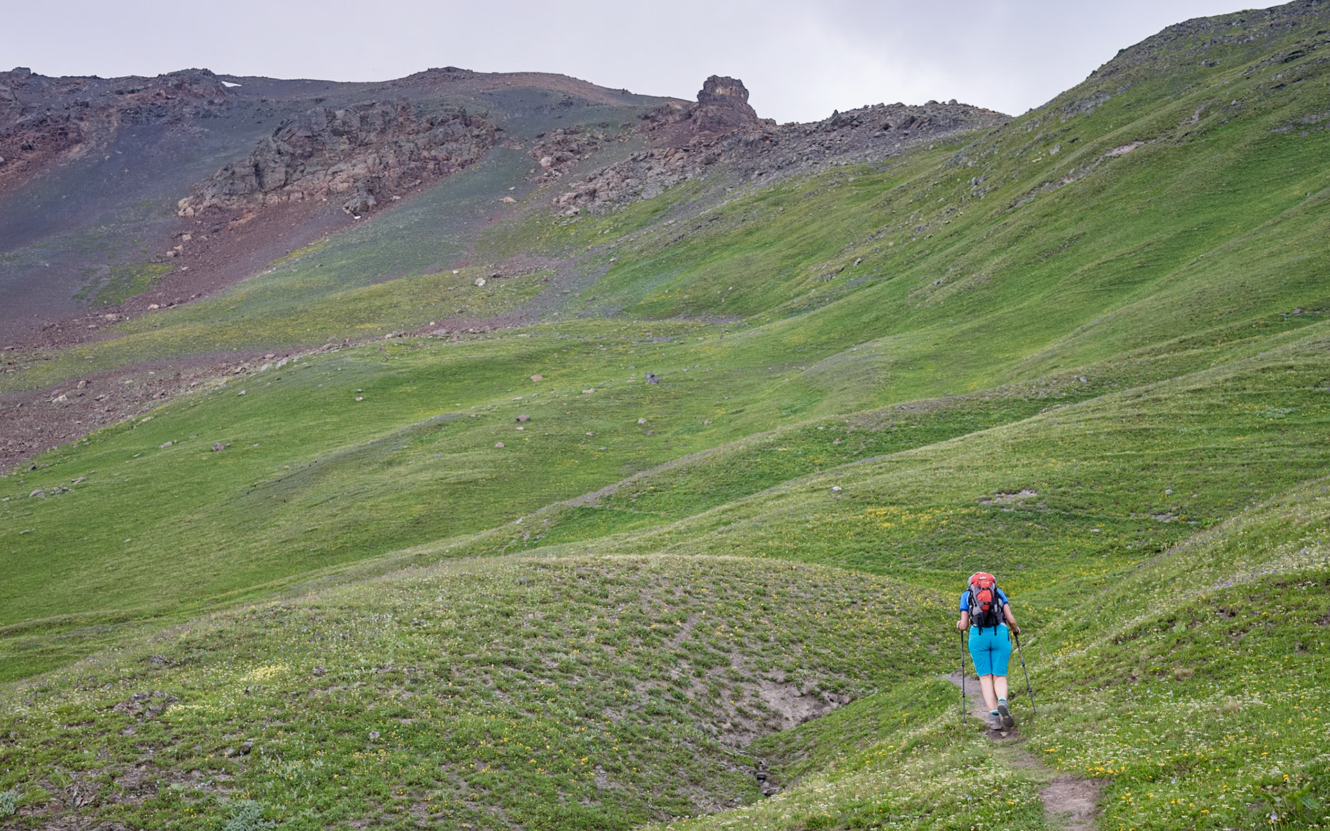 On the way up to Guli Pass with the omnipresent Mount Ushba.