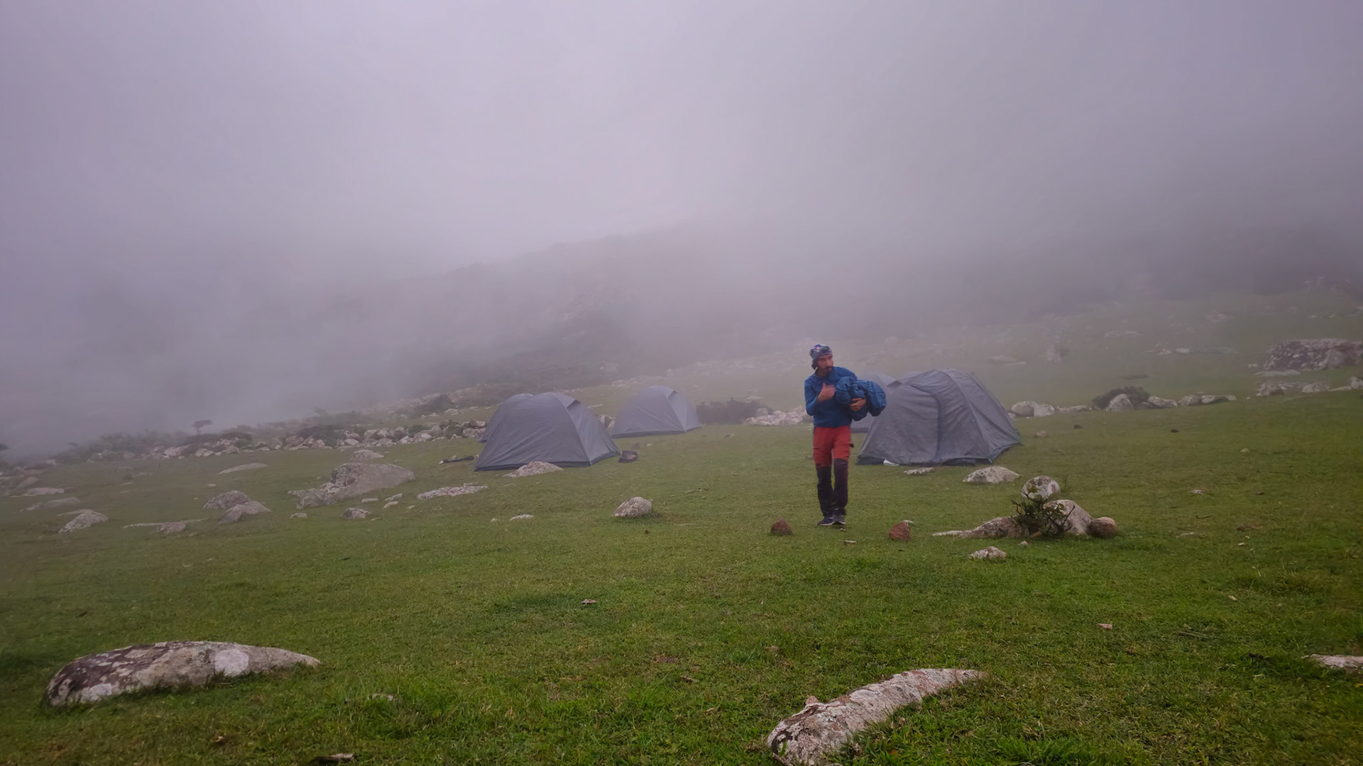 Foggy evening at Adho di Meleh Pass campsite