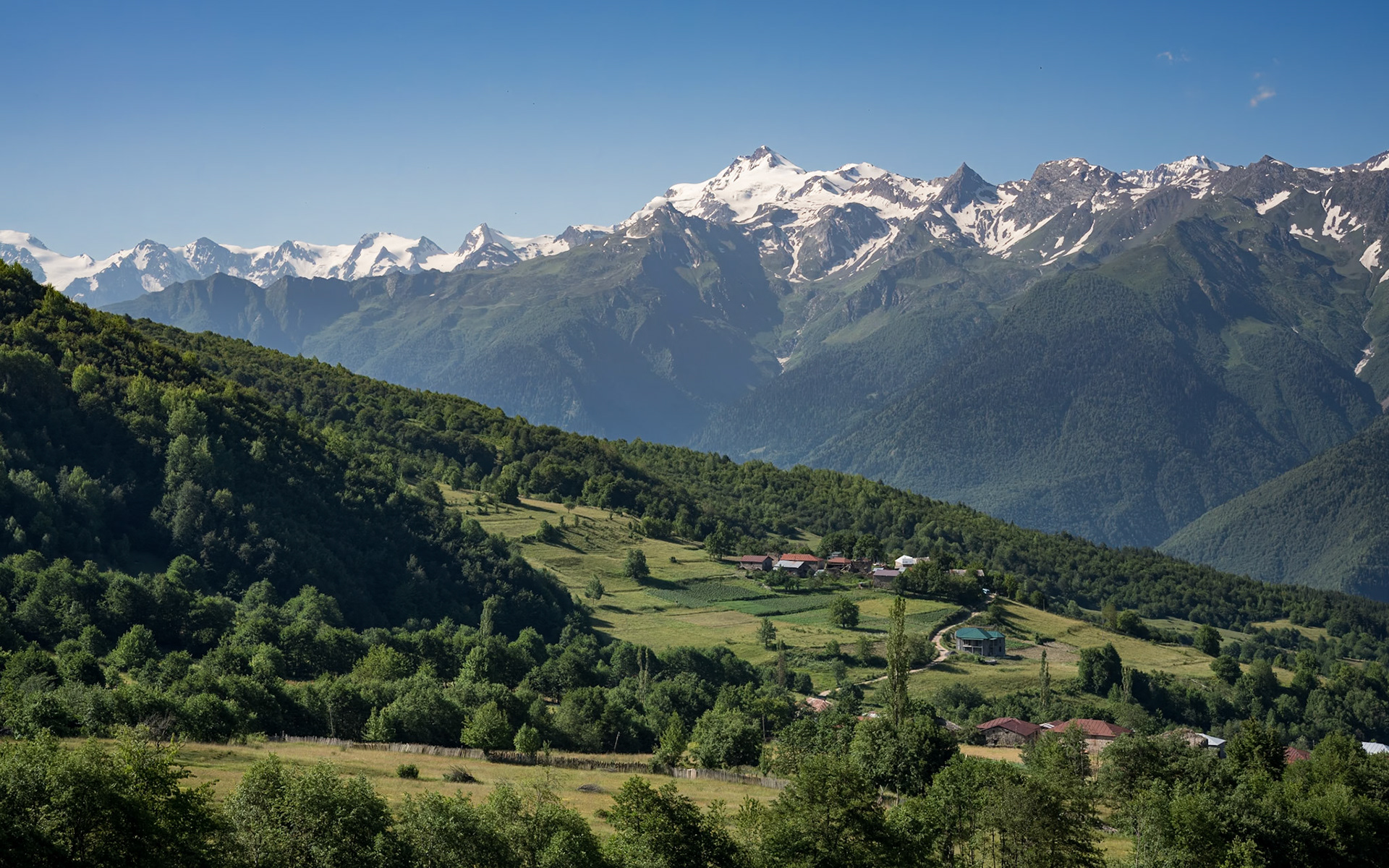 Etseri and the Laila Peak at the background.