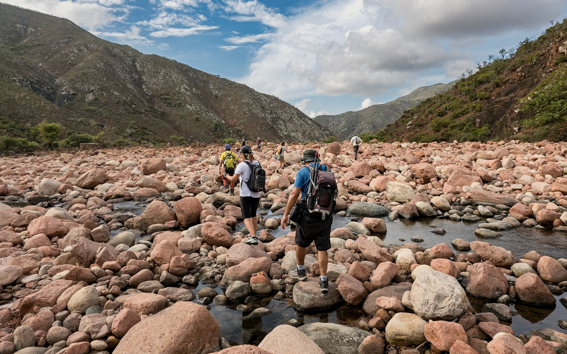 We spend the first day stretch hiking along the  Wadi Dhamdhar
