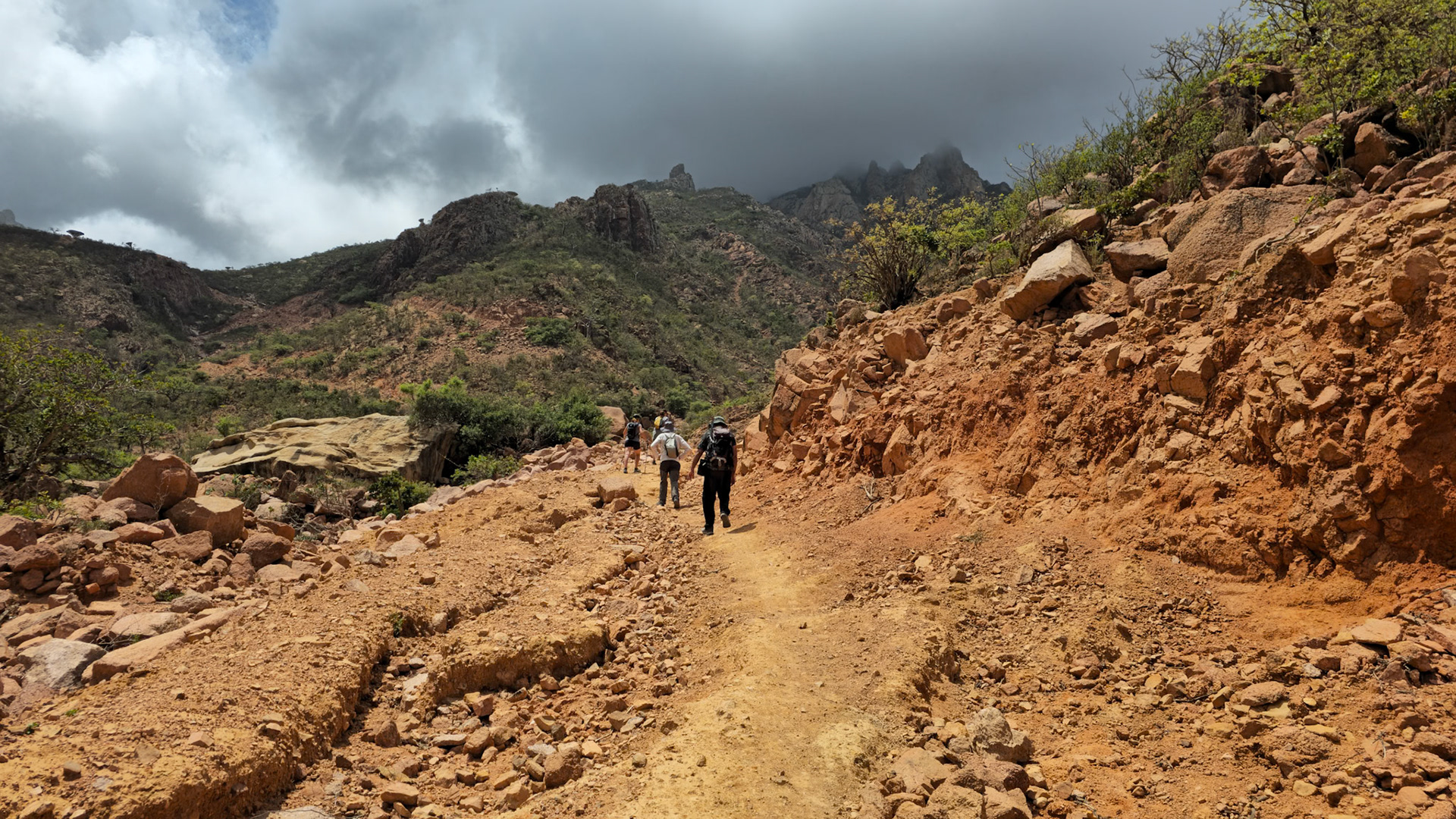 Following the Wadi di Negehen on the way up to Adho di Meleh.