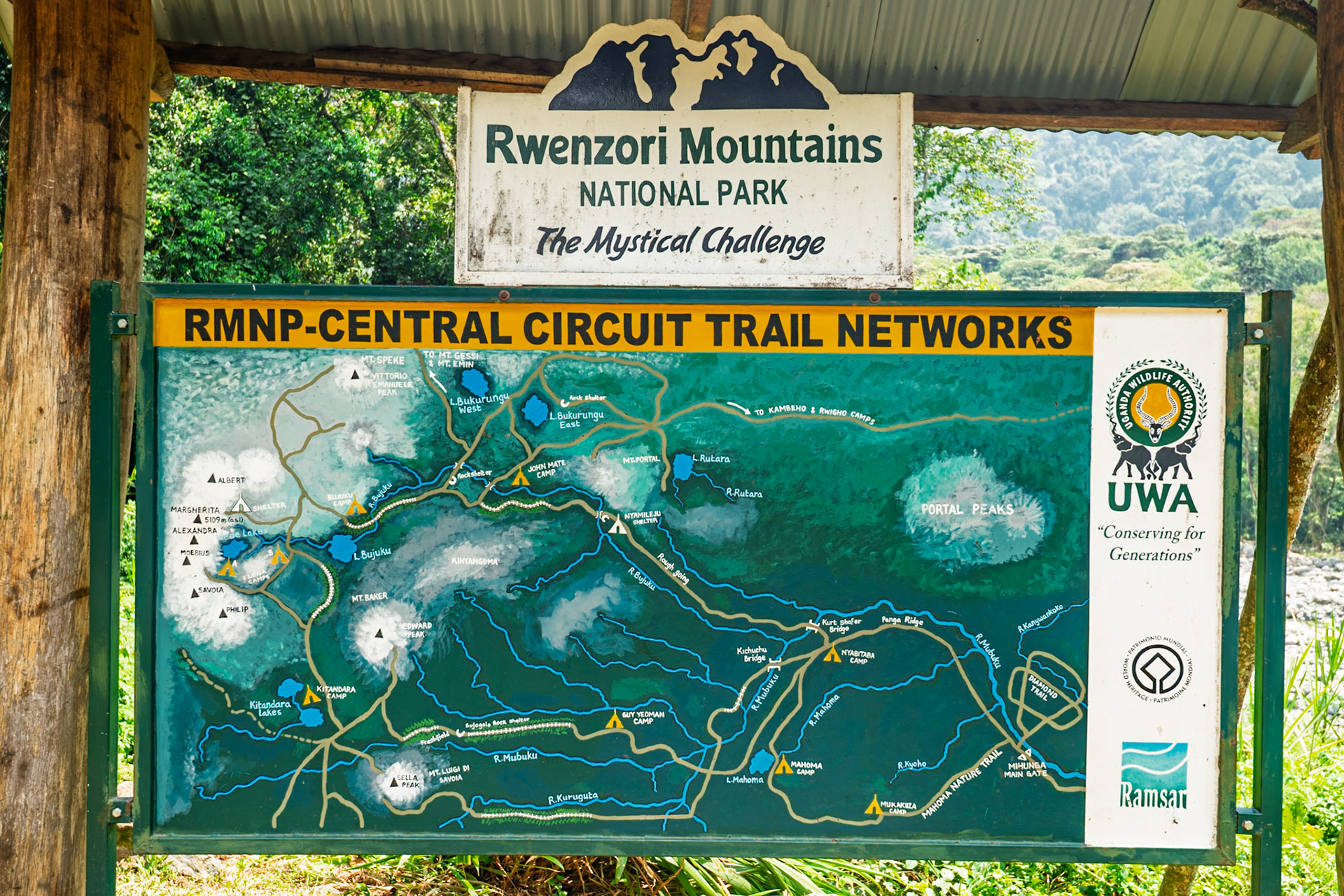 | Mihunga Gate (1.650 m) | Day 1. Trailhead - Nyabitabe Camp |  Rwenzori Mountains | Uganda |