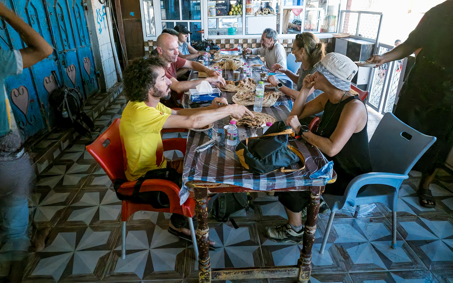 Breakfast at Modern Shabwa before starting our trek.
