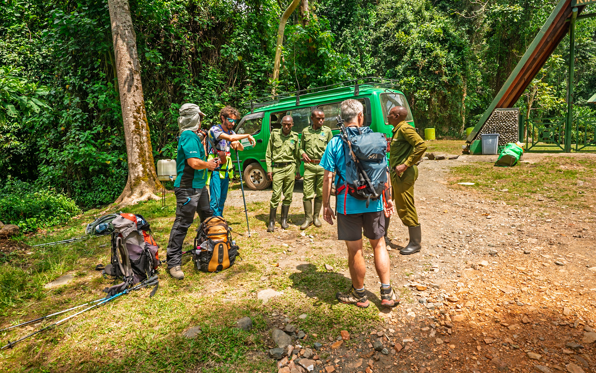 | Mihunga Gate (1.650 m) | Day 1. Trailhead - Nyabitabe Camp |  Rwenzori Mountains | Uganda |