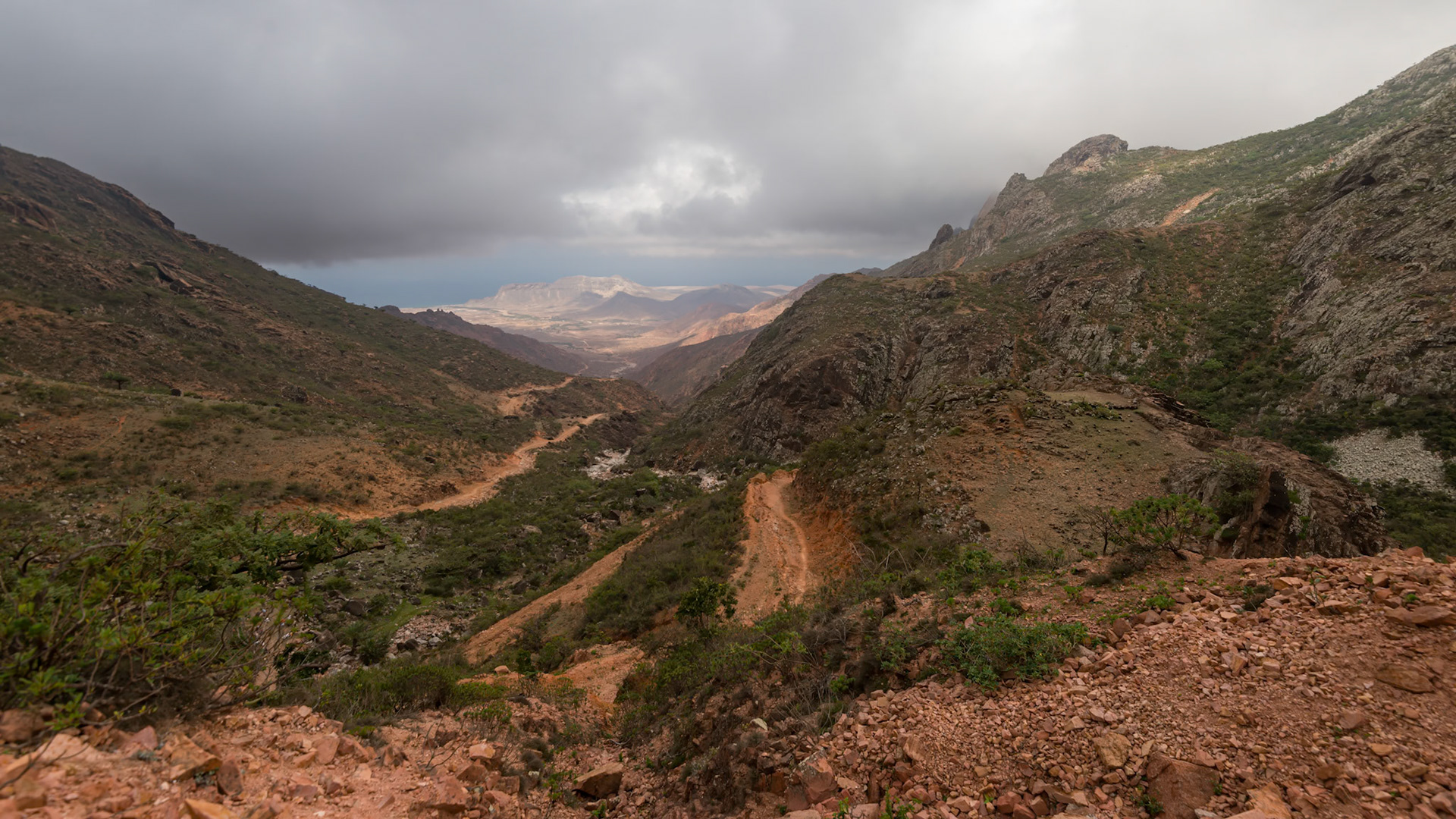 Following the Wadi di Negehen on the way up to Adho di Meleh.