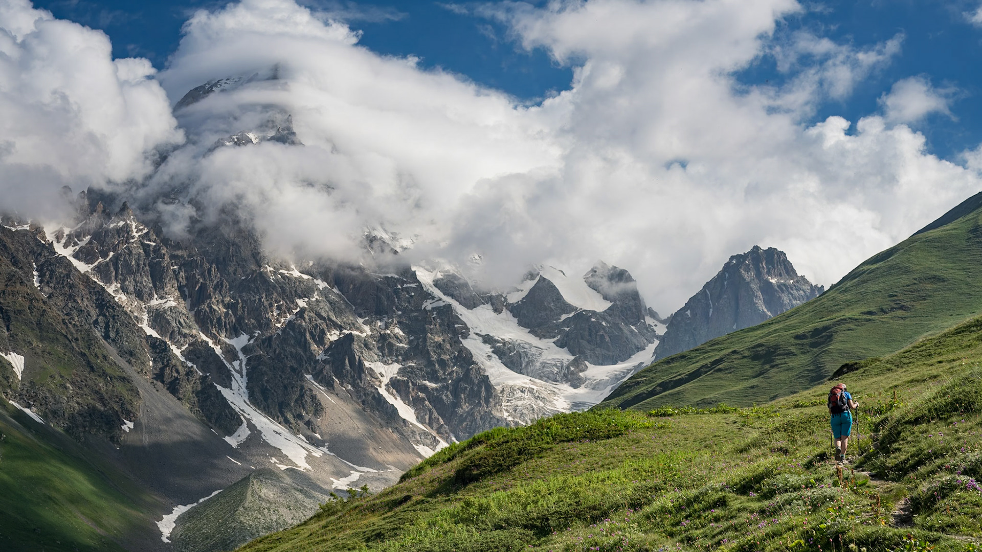 On the way up to Guli Pass with the omnipresent Mount Ushba.