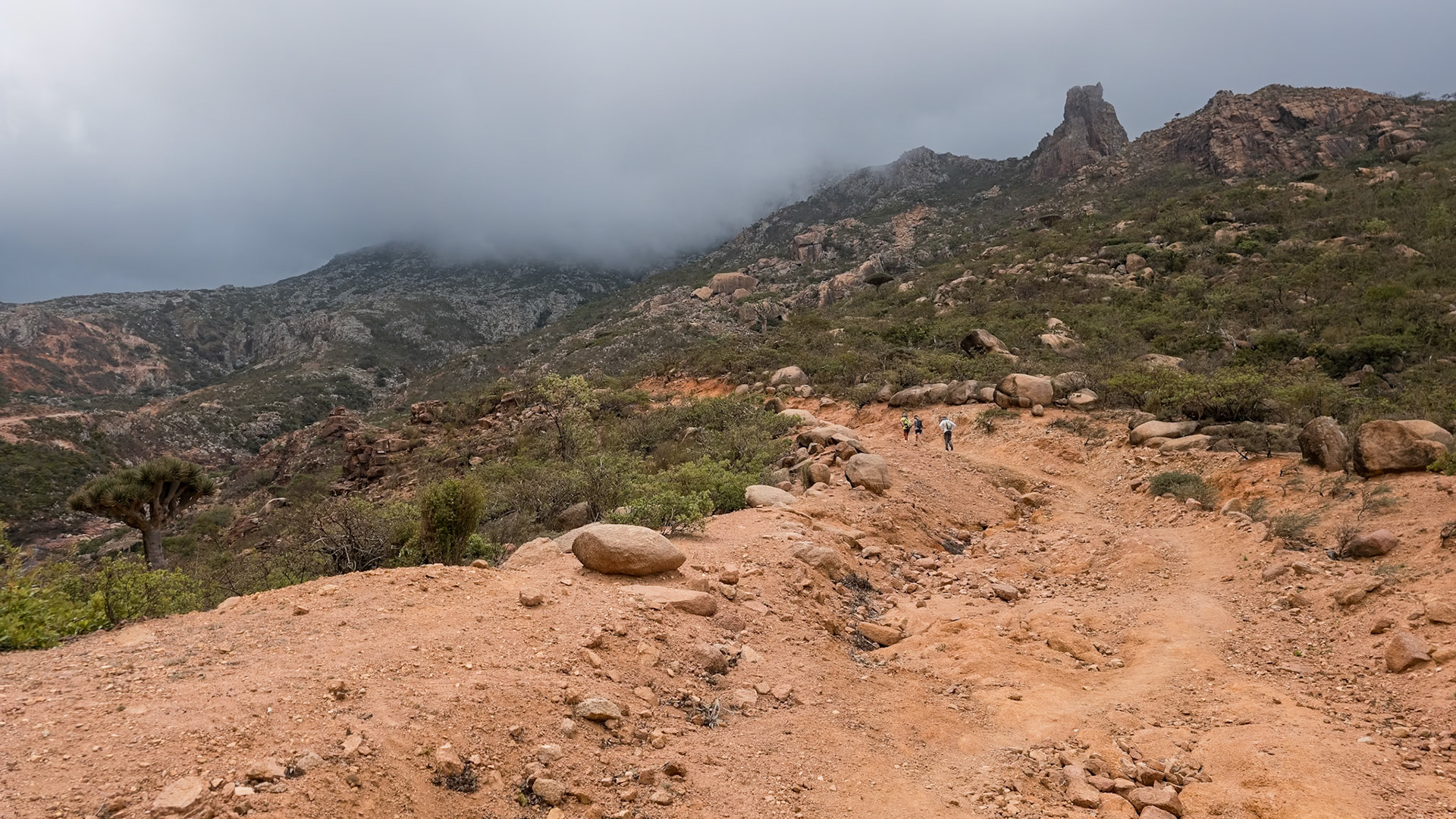 Following the Wadi di Negehen on the way up to Adho di Meleh.
