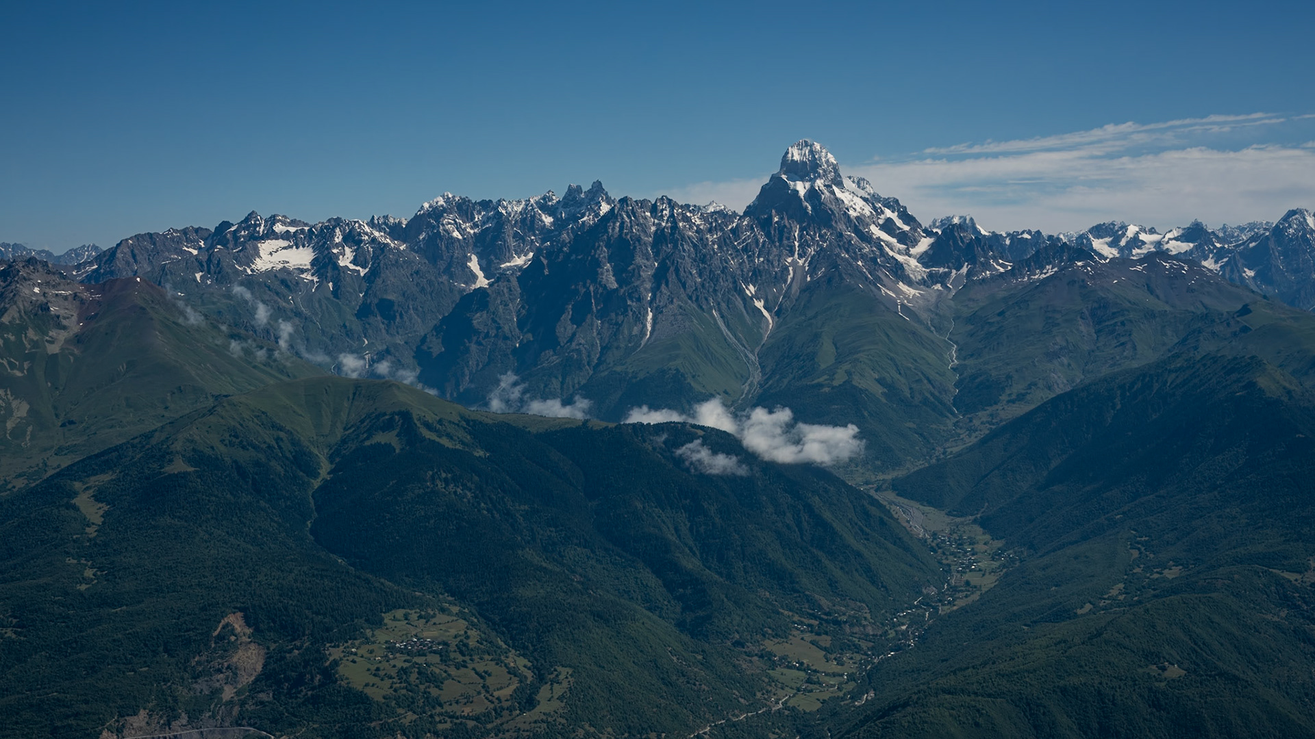 Mount Ushba (4.700m)