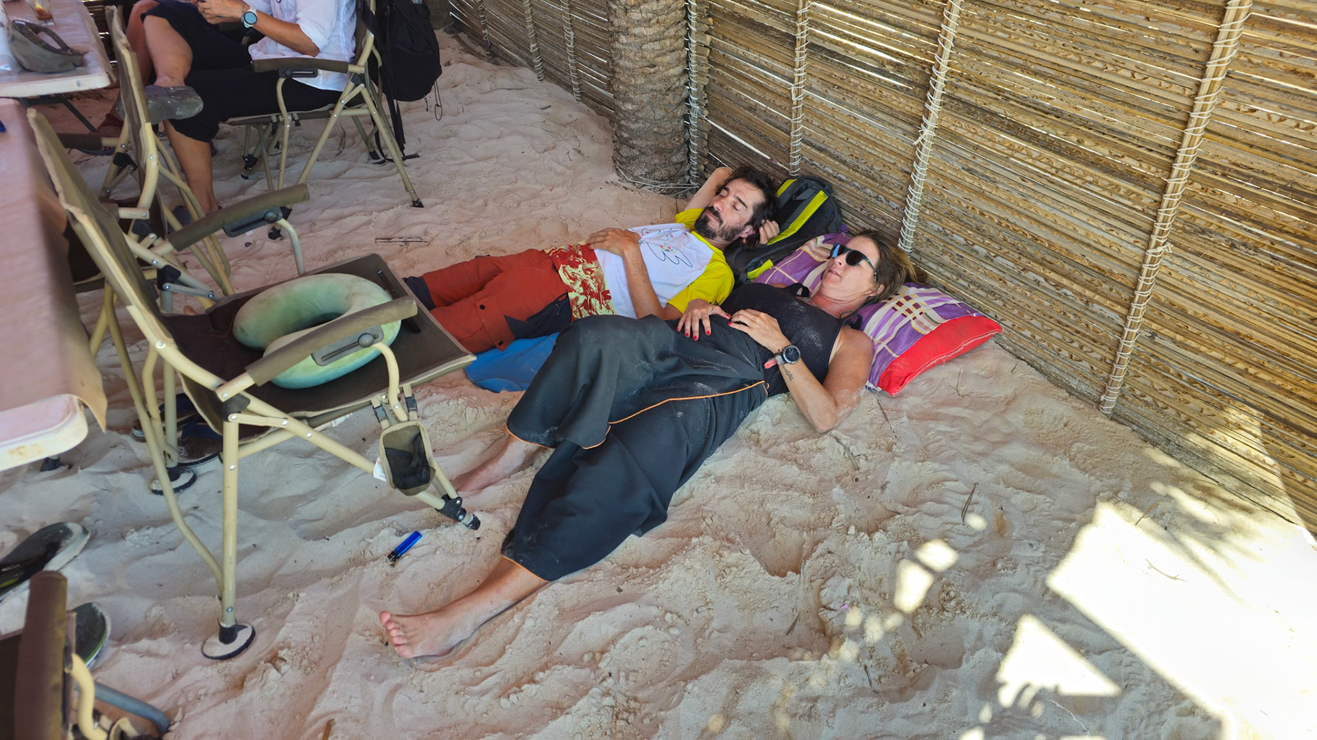 Siesta and relax at Amoak Beach