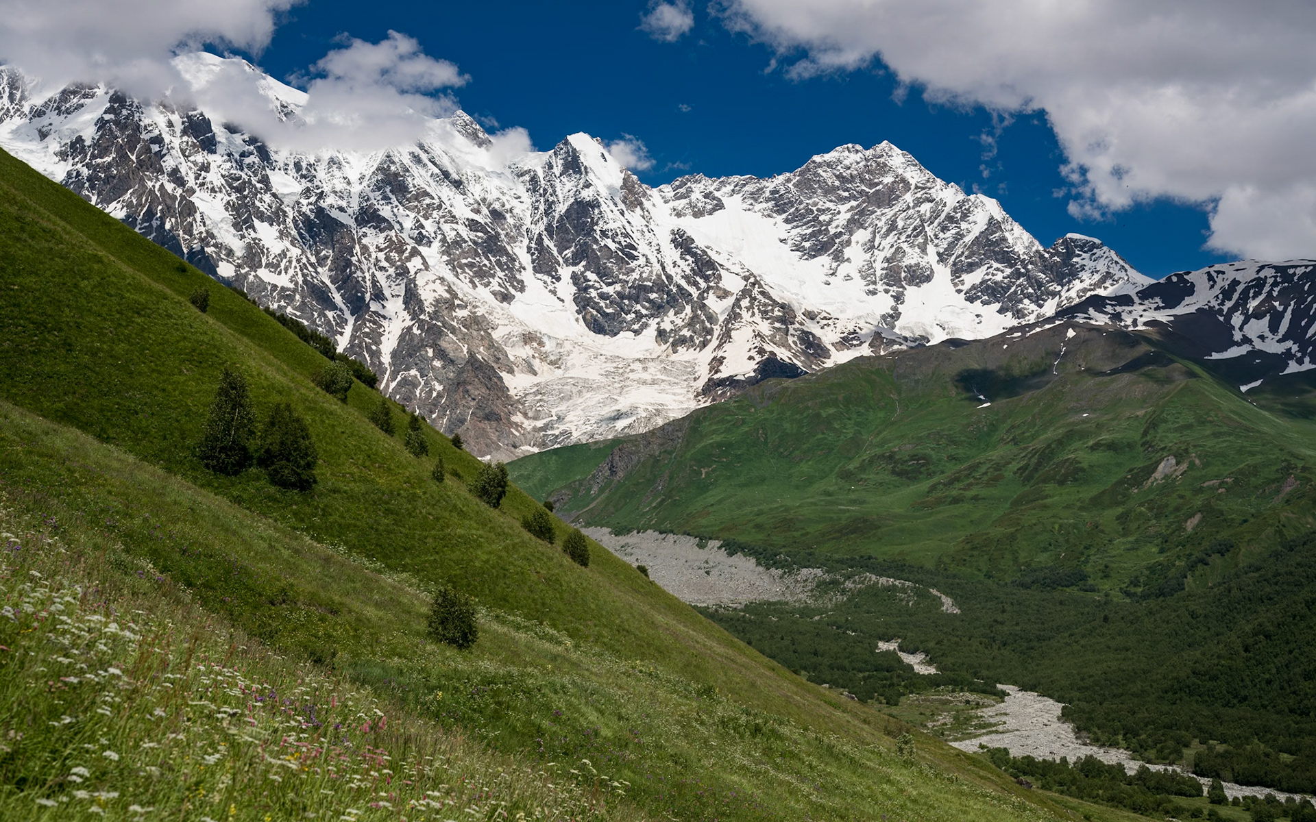 SHkhara Rindge on the way down from the Chkhunderi Pass to Iprali.