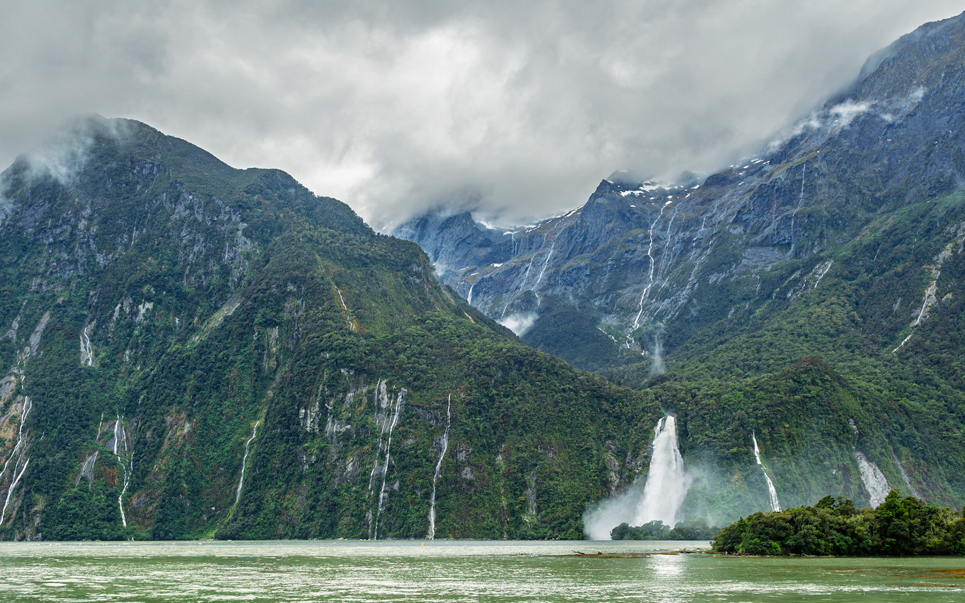 | Fjorland National Park | South Island | New Zealand |