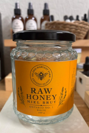 Printed version of the honey label sticker on the glass jar.