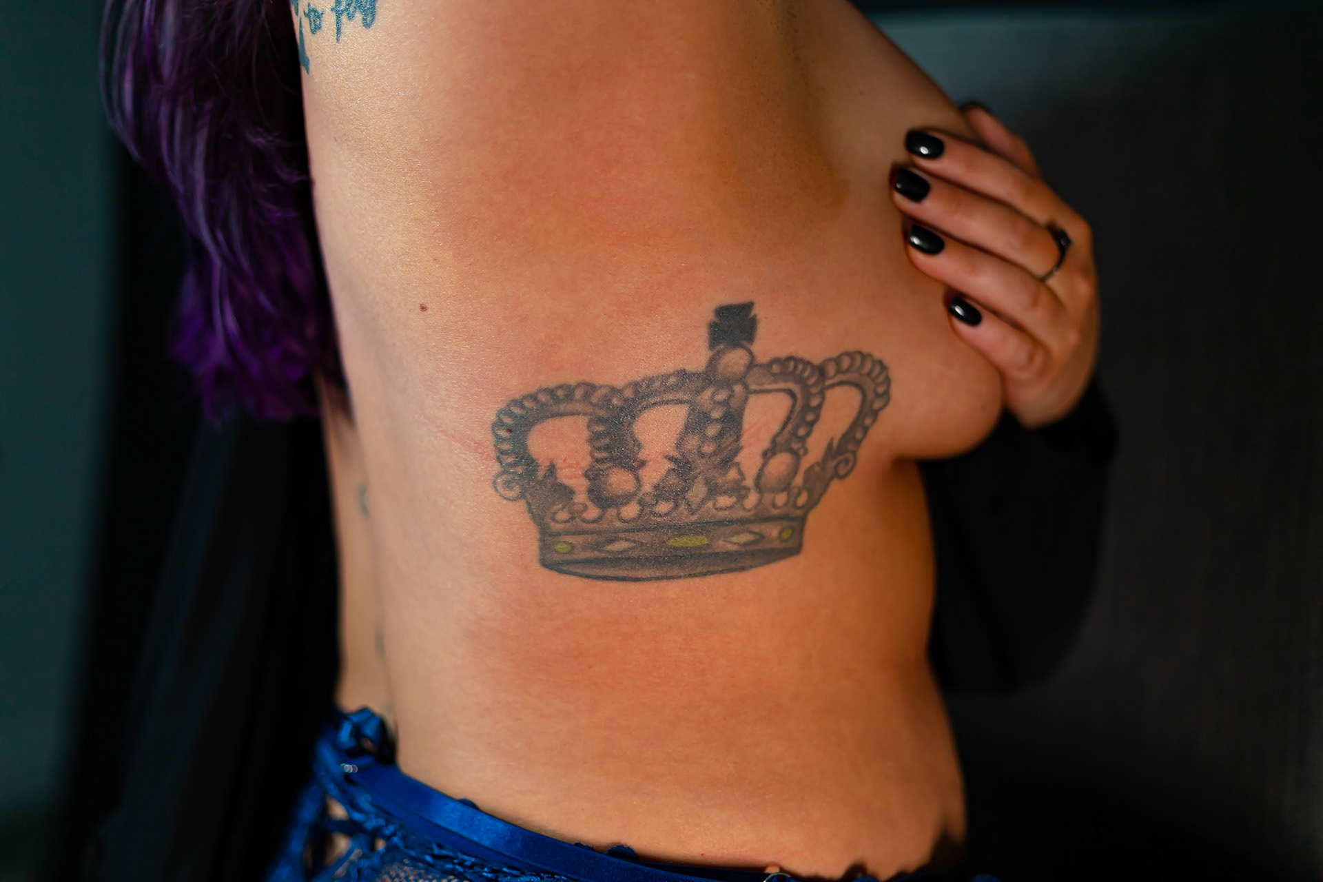 This tattoo represents my name. Regina means queen in Italian