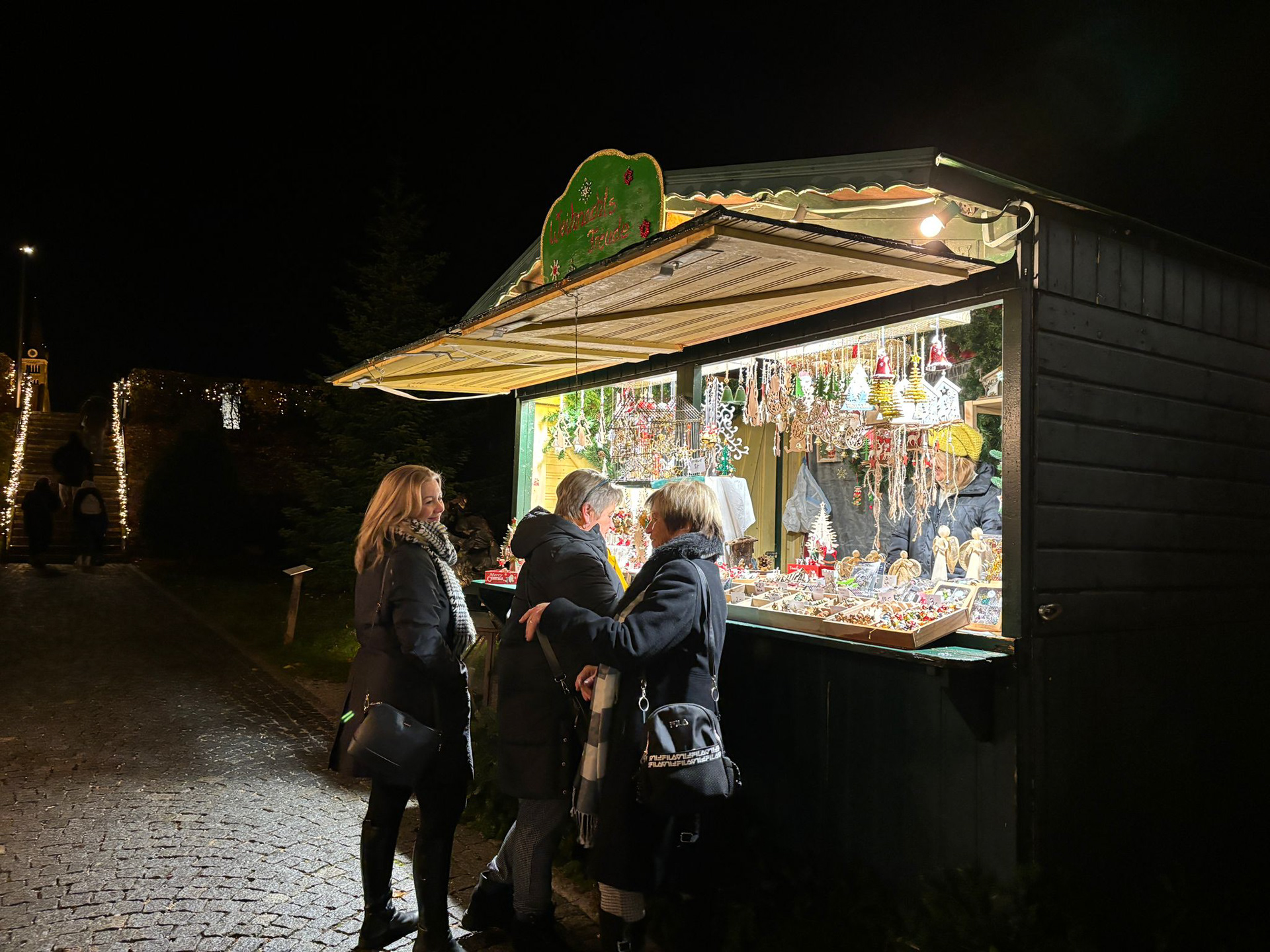 Schmökern am Adventmarkt in Oberndorf
