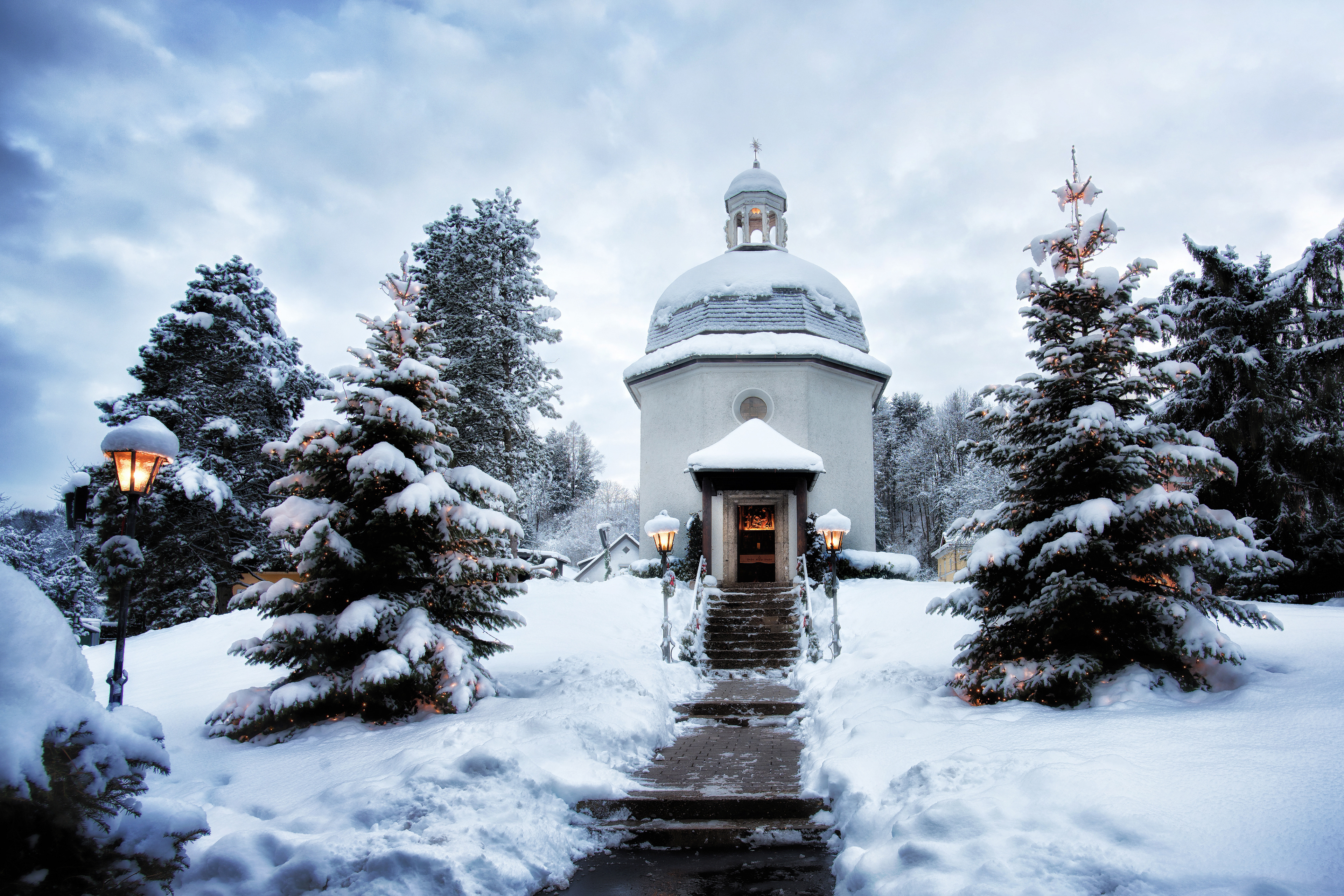Stille - Nacht - Kapelle in märchenhafter Stimmung