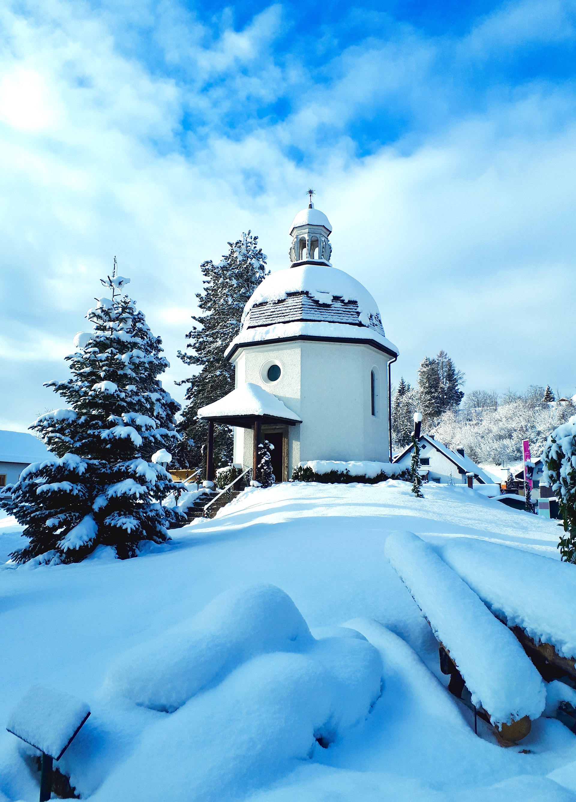 Stille - Nacht- Kapelle mit Schnee