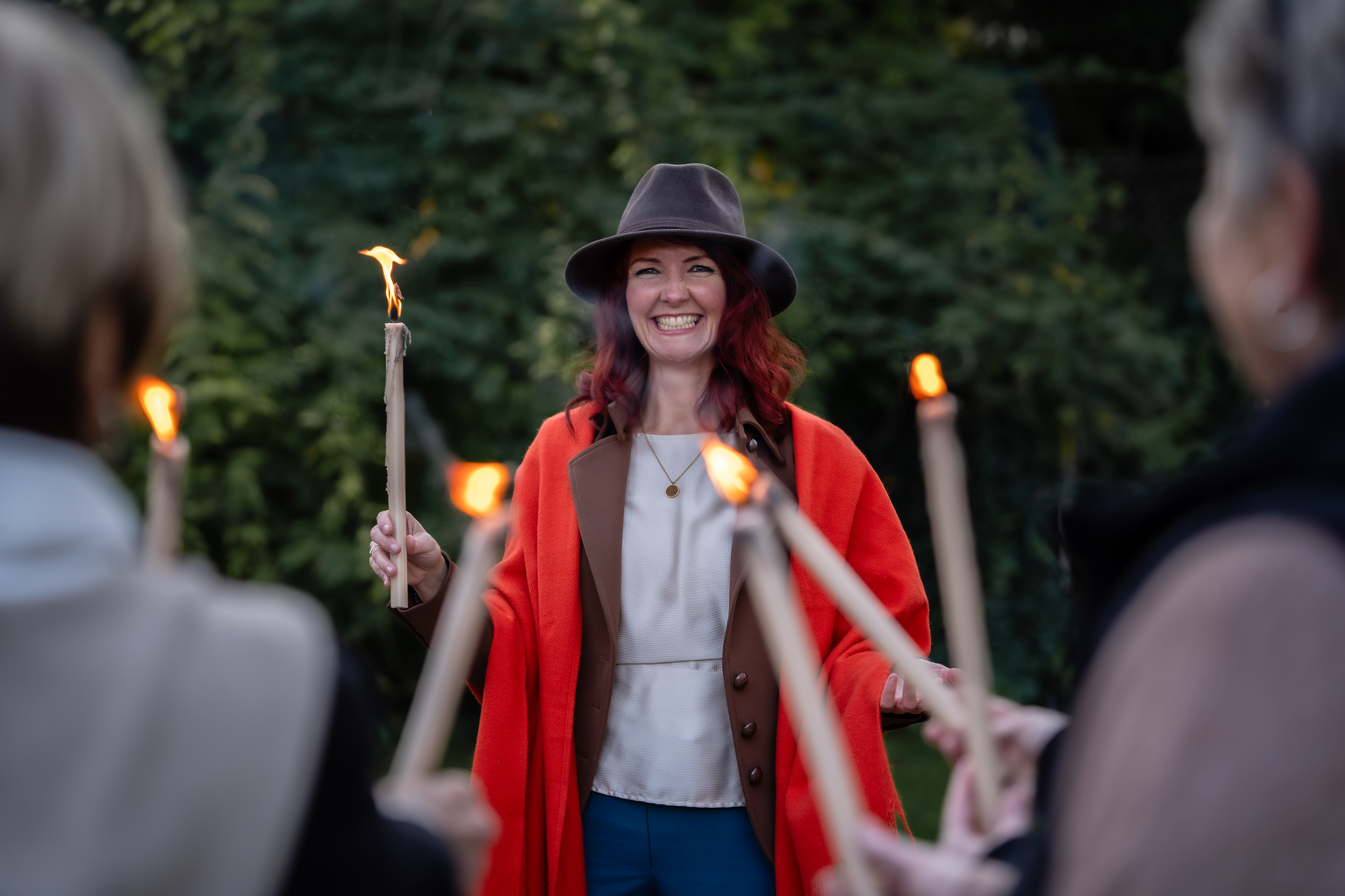 Guide und Sängerin Katie Schmid
