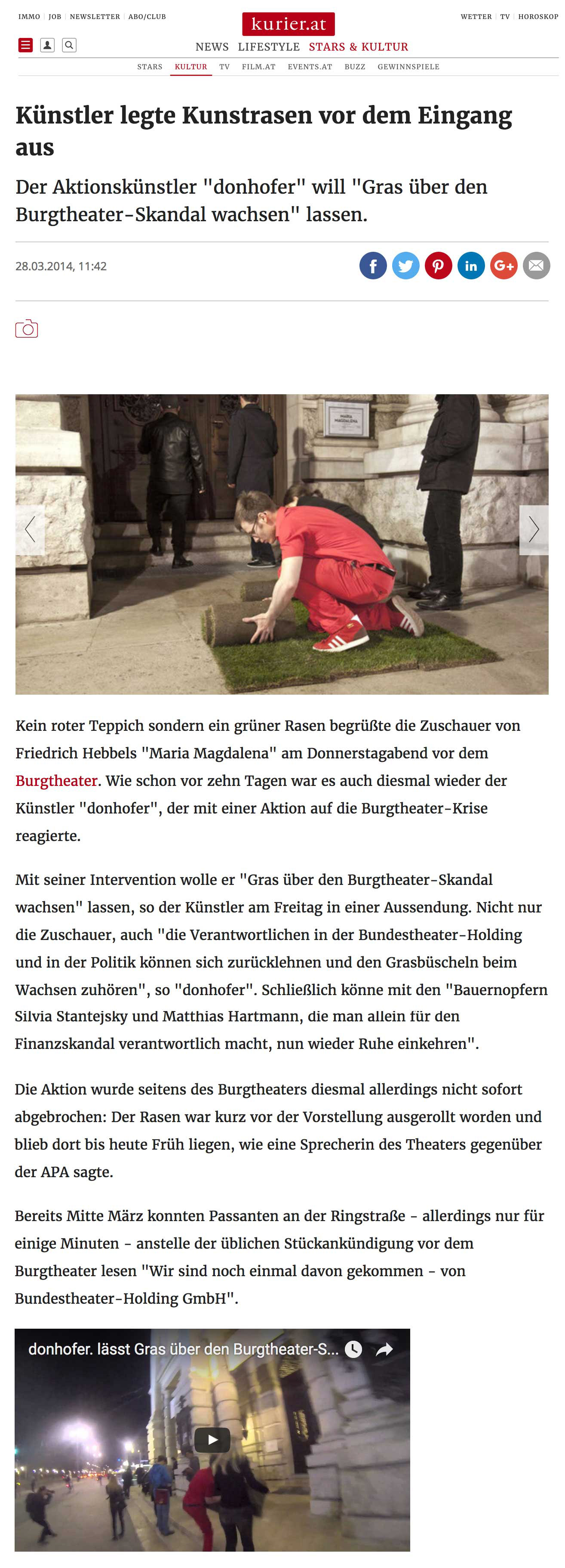 Aktionskünstler donhofer. lässt Gras über den Burgtheater Skandal wachsen