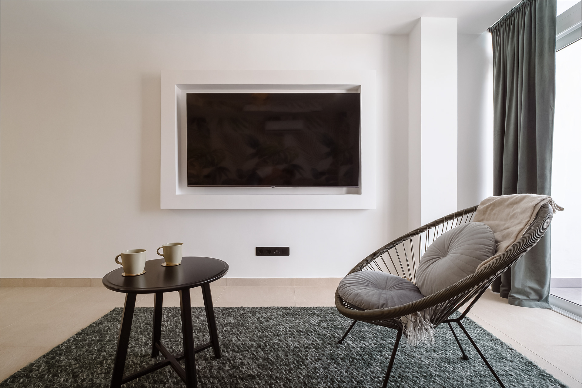 Fotografia de apartamento airbnb de salon de diseño moderno con iluminacion natural en gran canaria