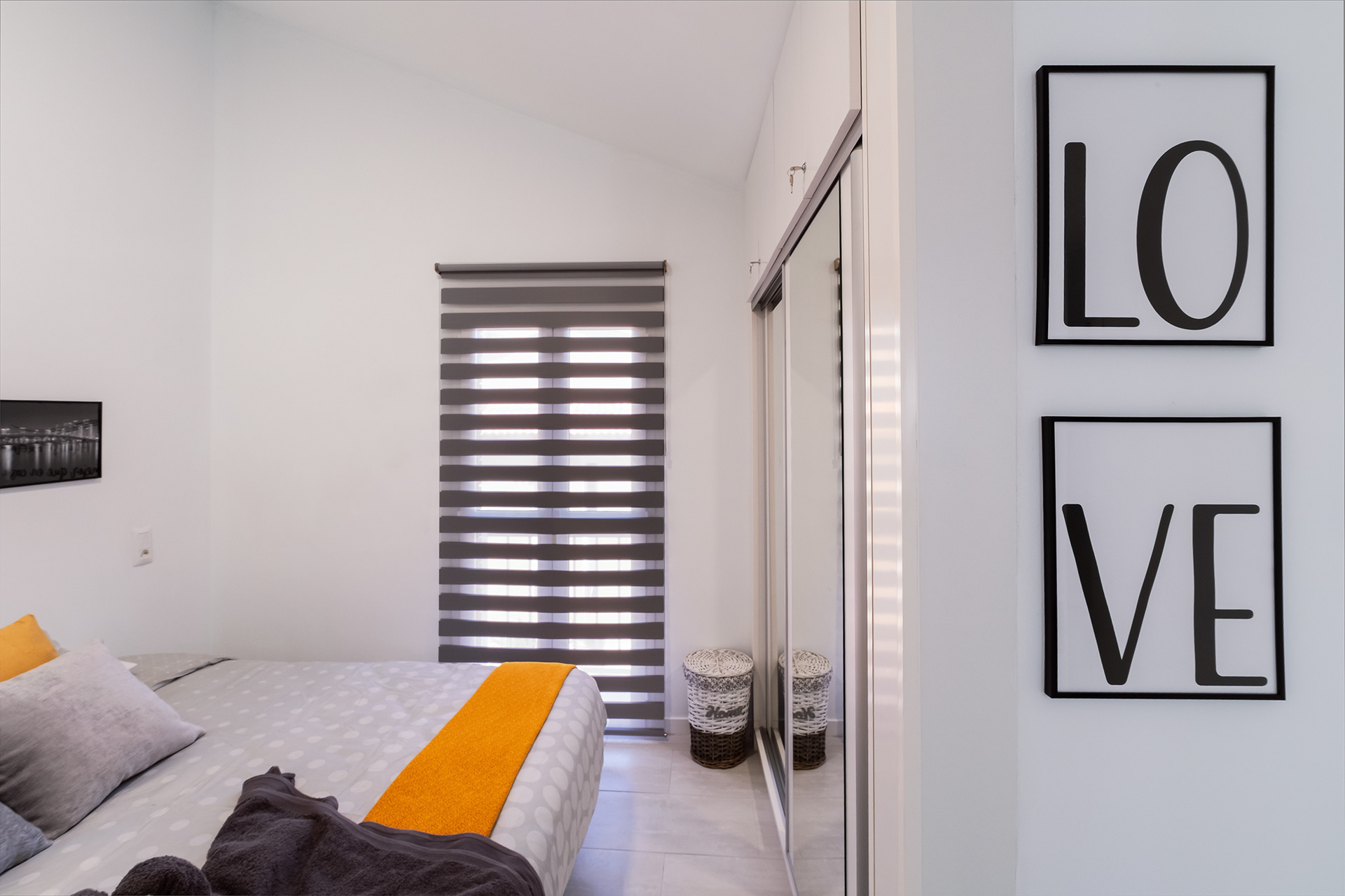 Detalle decoracion de dormitorio de apartamento airbnb en Gran Canaria