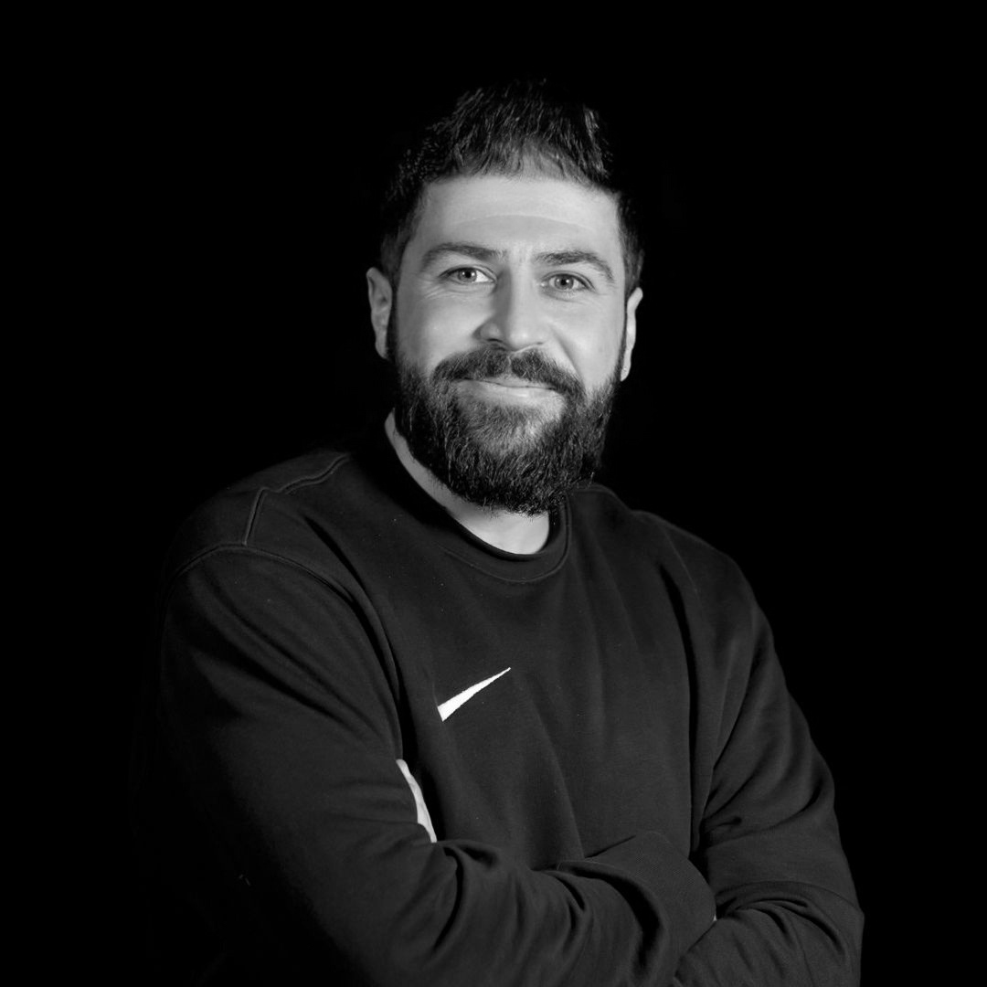 Hello,   I am Peshang, a former war journalist with extensive experience spanning from 2011 to 2014. During my career in the media industry, I worked across various fields, preparin video reports, both behind and in front of the camera, as well as in preparation, editing, radio, documentaries, and short films. Currently residing in Berlin, I am pursuing studies in media design, focusing on short films, documentaries, and advertisements. Alongside my studies, I am also an active photographer.  Best regards, Peshang