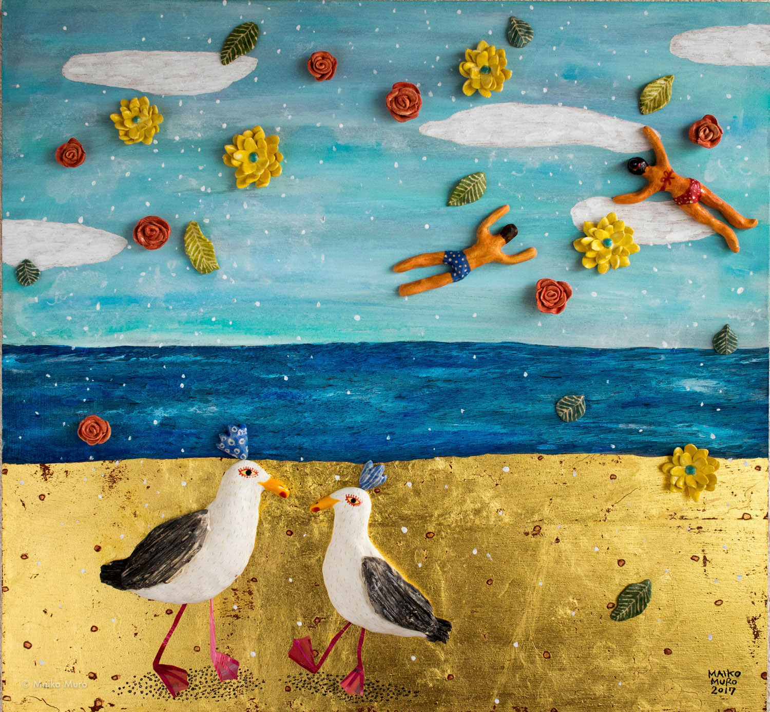 海辺のダンス / 陶、金箔、アクリル、メディウム、木パネル / 40.3 x 43.5 x 3 cm / 2017 danza en la playa / ceramic, gold leaf, ink, acrylic and medium on wooden panel / 40.3 x 43.5 x 3 cm / 2017