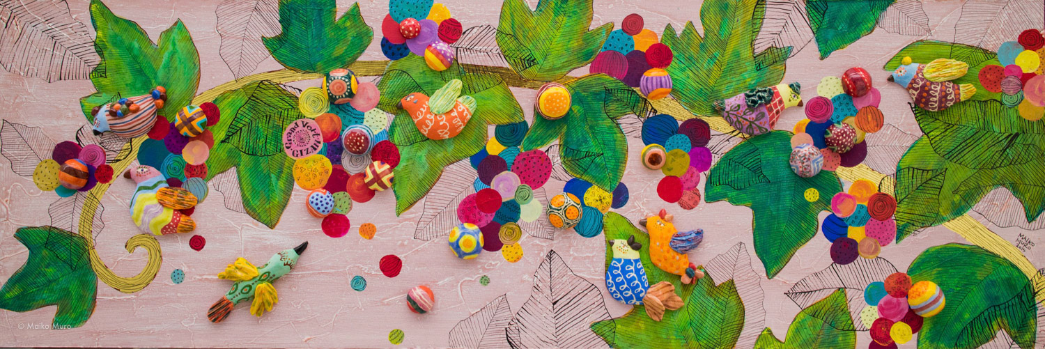 人生が実る蔦 II / 陶、アクリル、インク、金箔、木パネル / 30 x 90 x 3.5 cm / 2015 (hotel grand vert GIZAN 収蔵) / 2015 la hiedra con los frutos de vida II / ceramic, gold leaf, ink andacrylic on wooden panel / 30 x 90 x 3.5 cm each / 2015 (hotel grand vert GIZAN collection) / 2015