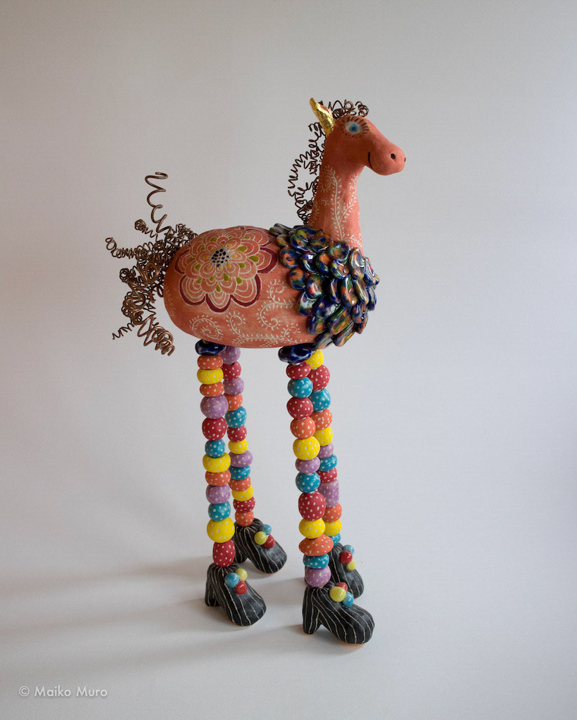 くせ毛の馬 caballo colocho 陶、銅、金箔 ceramic, copper and gold leaf 42x22x11 cm / 2013