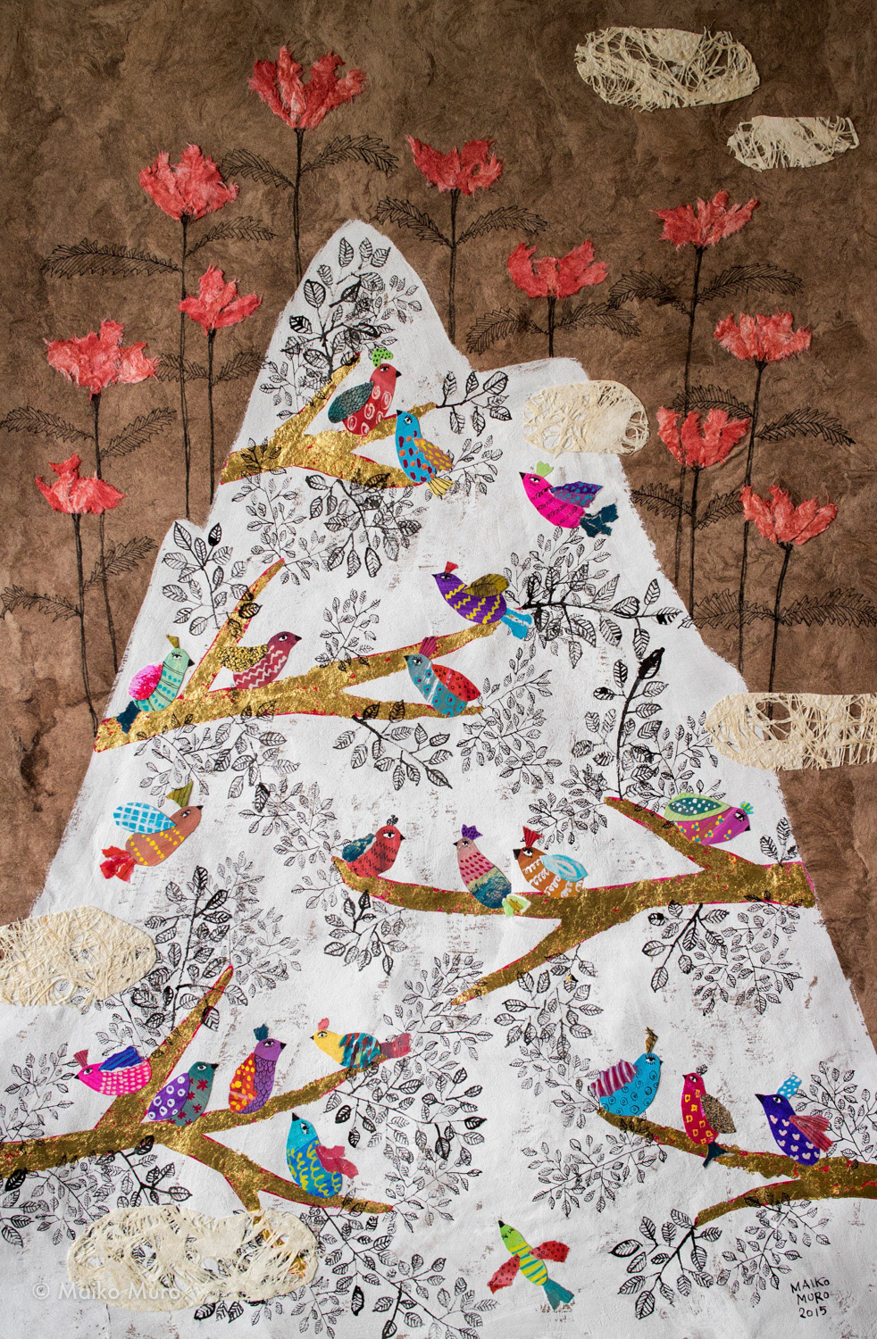 雲去山嶺露 V（鳥たちの雪山）/ アマテ紙にアクリル、インク、金箔、コラージュ / 60 x 40 cm / 2015 Clouds away, mountains appear V (the snow mountain with birds) / acrylic, ink and gold leaf on amate paper, collage / 60 x 40 cm / 2015