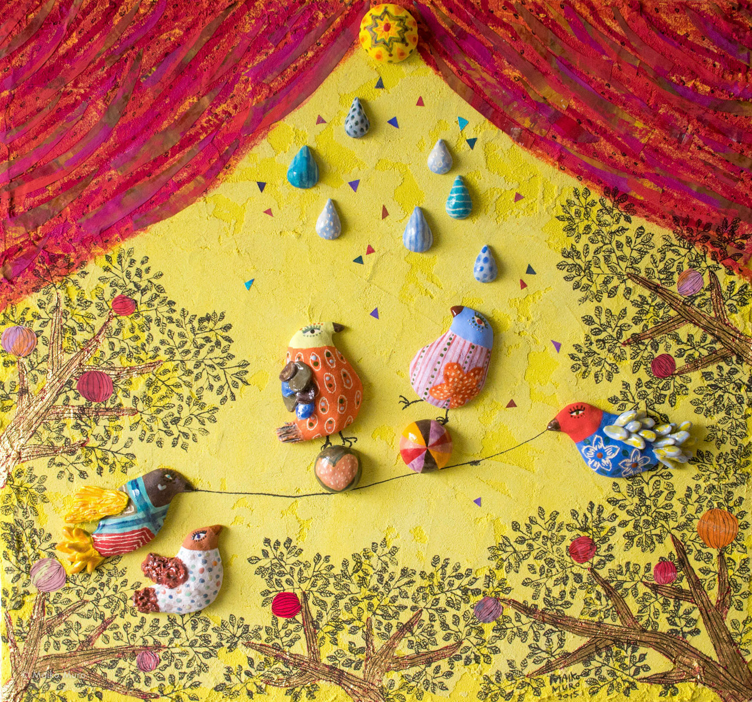 人生劇場 / 陶、アクリル、インク、金箔、モデリングペースト、色鉛筆、木パネル / 40.3 x 43.5 x 3 cm / 2015 teatro de la vida / ceramic, gold leaf, ink, acrylic, color pencil, paper and modeling paste on wooden panel / 40.3 x 43.5 x 3 cm / 2015