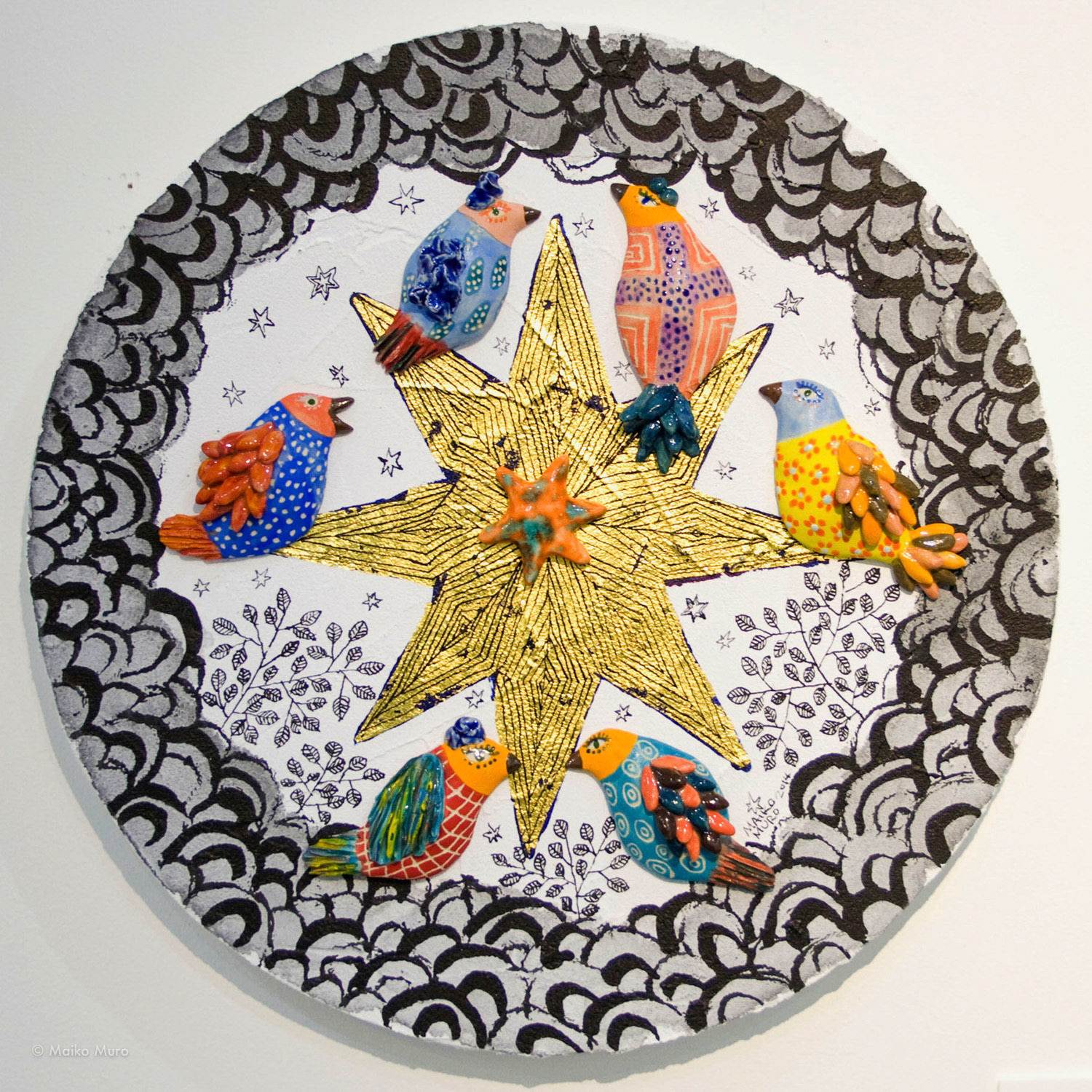 Guiding star I / 陶、アクリル、インク、金箔、モデリングペースト、木パネル /∅33 x 3 cm / 2014  Guiding star I / ceramic, acrylic, ink, gold leaf and modeling paste on wooden panel /∅33 x 3 cm / 2014