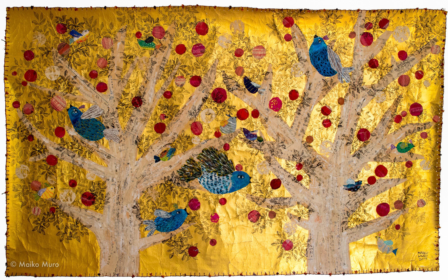 古の森 / 金屏風紙にアクリル、インク、アマテ紙、糸、コラージュ / 79 x 130 cm / 2017 un bosque antiguo / acrylic, ink and amate paper on japanese gold folding screen paper, collage / 79 x 130 cm / 2017