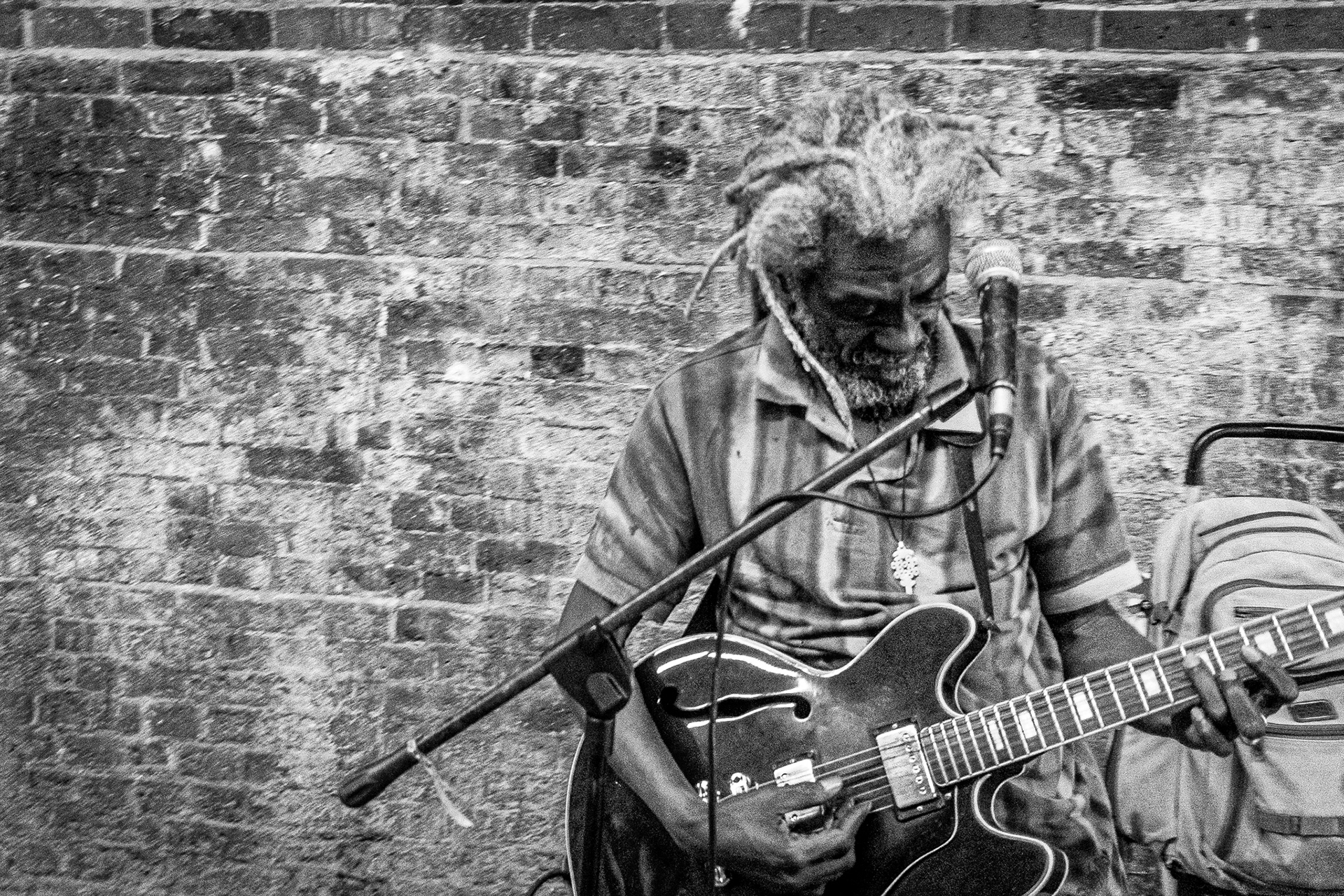 Busker in London Bridge arches