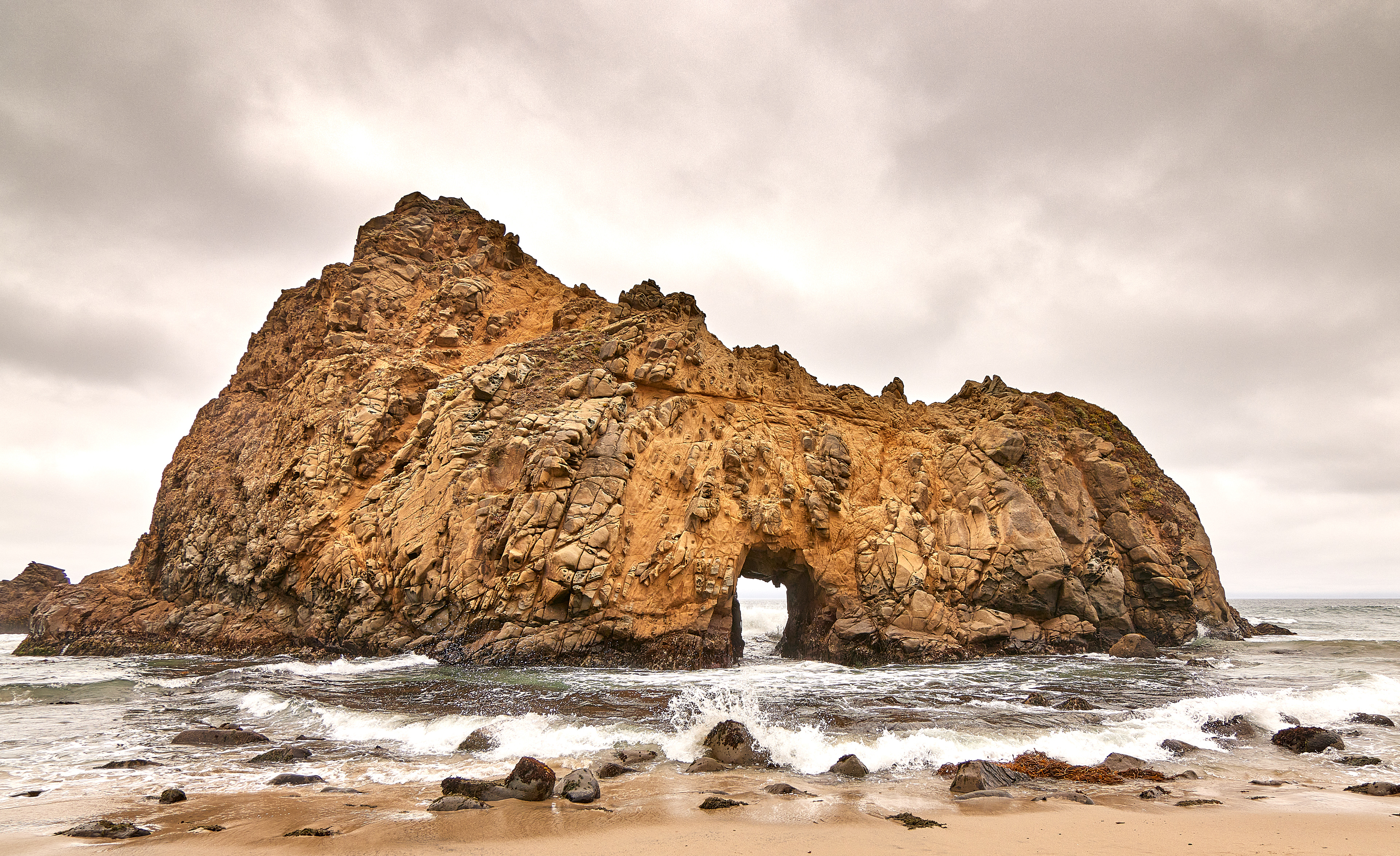 Pfeiffer Beach - July 2020. Canon EOS 90D | Tokina 11-16mm f/2.8 AT-X Pro DX II (Canon EF) | 11mm | f/8 | 1/320 | ISO 100