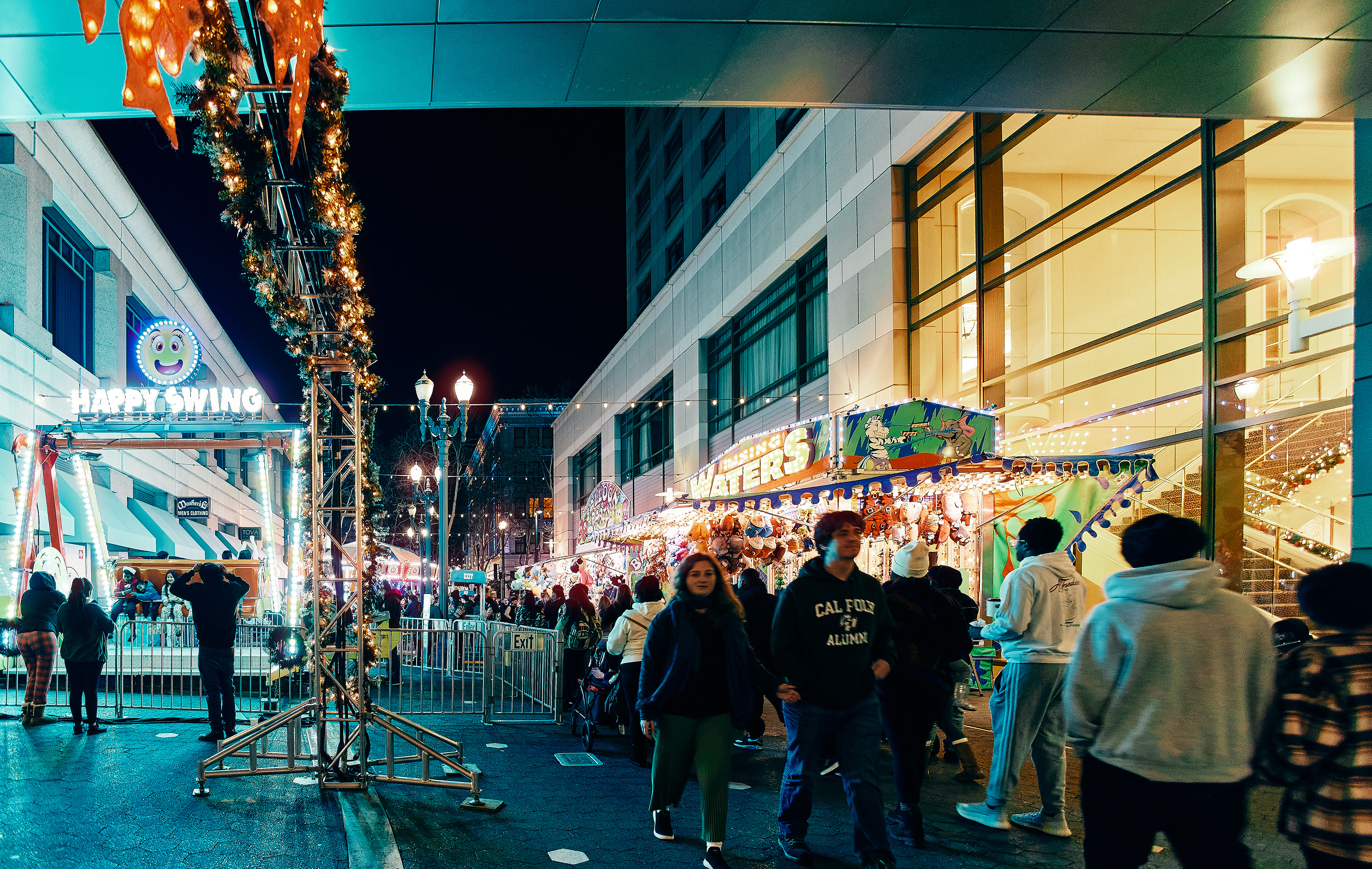 Downtown San Jose - Dec 2022. Canon EOS R6 | RF16mm F2.8 STM