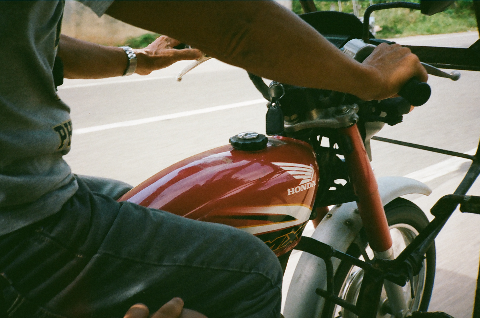 Philippines. Camera: Konica C35 AF Lens: Hexanon 38mm f/2.8 Film: Kodak Professional Portra 400