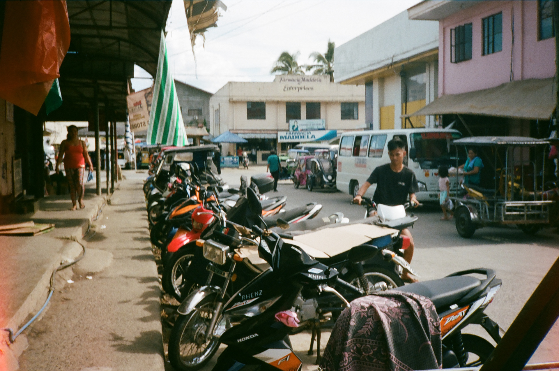 Philippines. Camera: Konica C35 AF Lens: Hexanon 38mm f/2.8 Film: Kodak Professional Portra 400