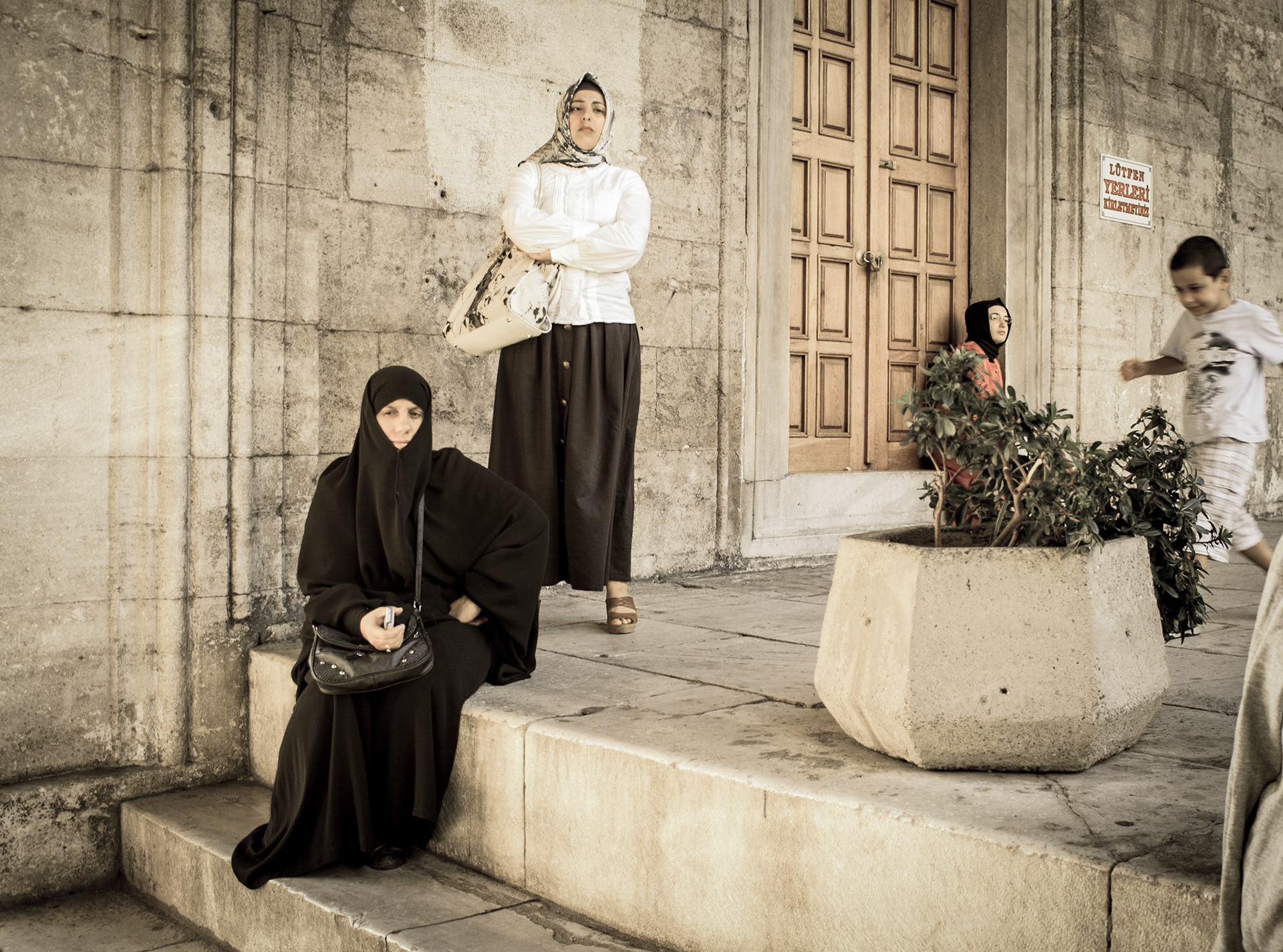 Women and child in Istambul