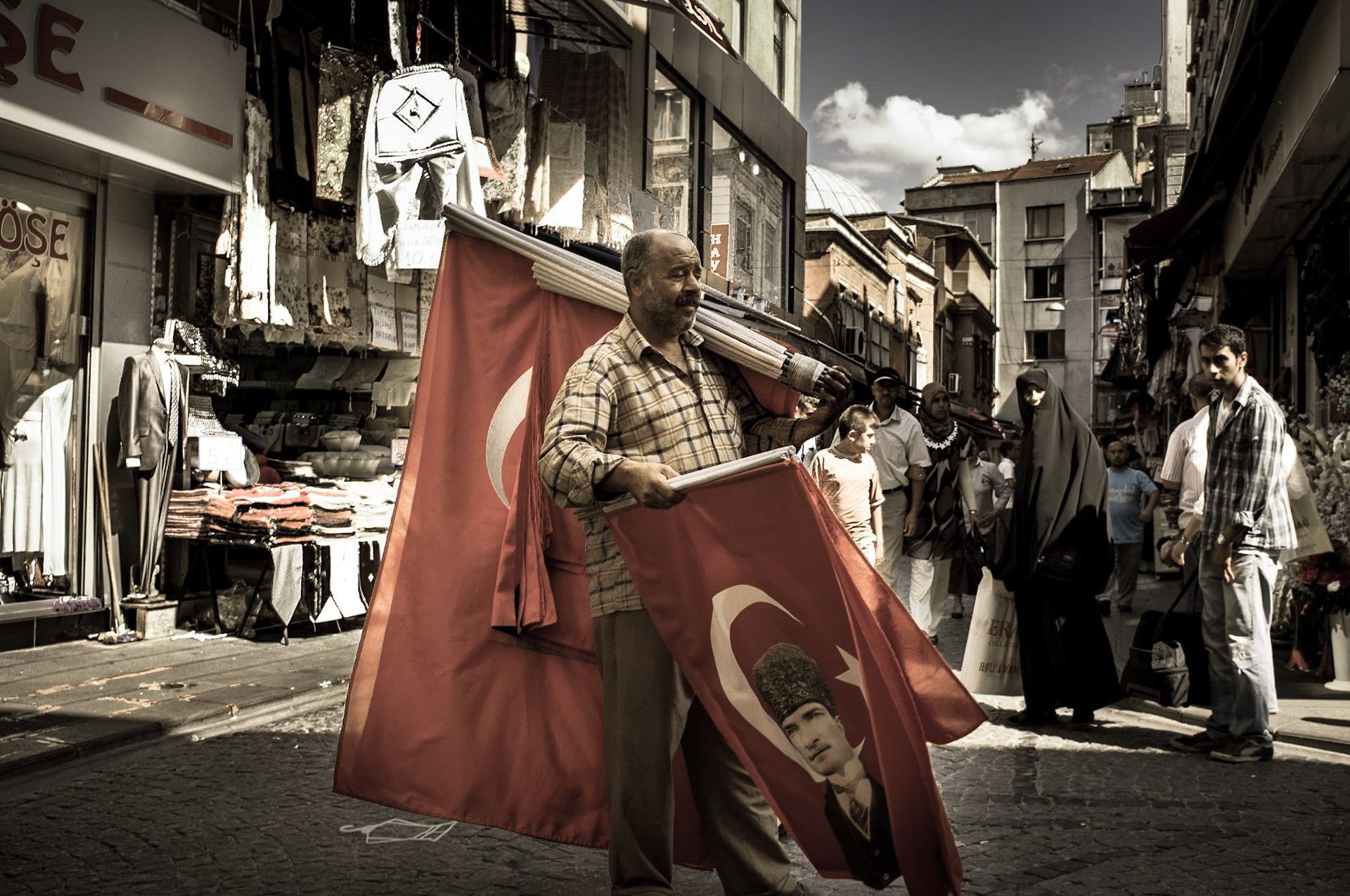 Man selling Ataturk flags in Istambul