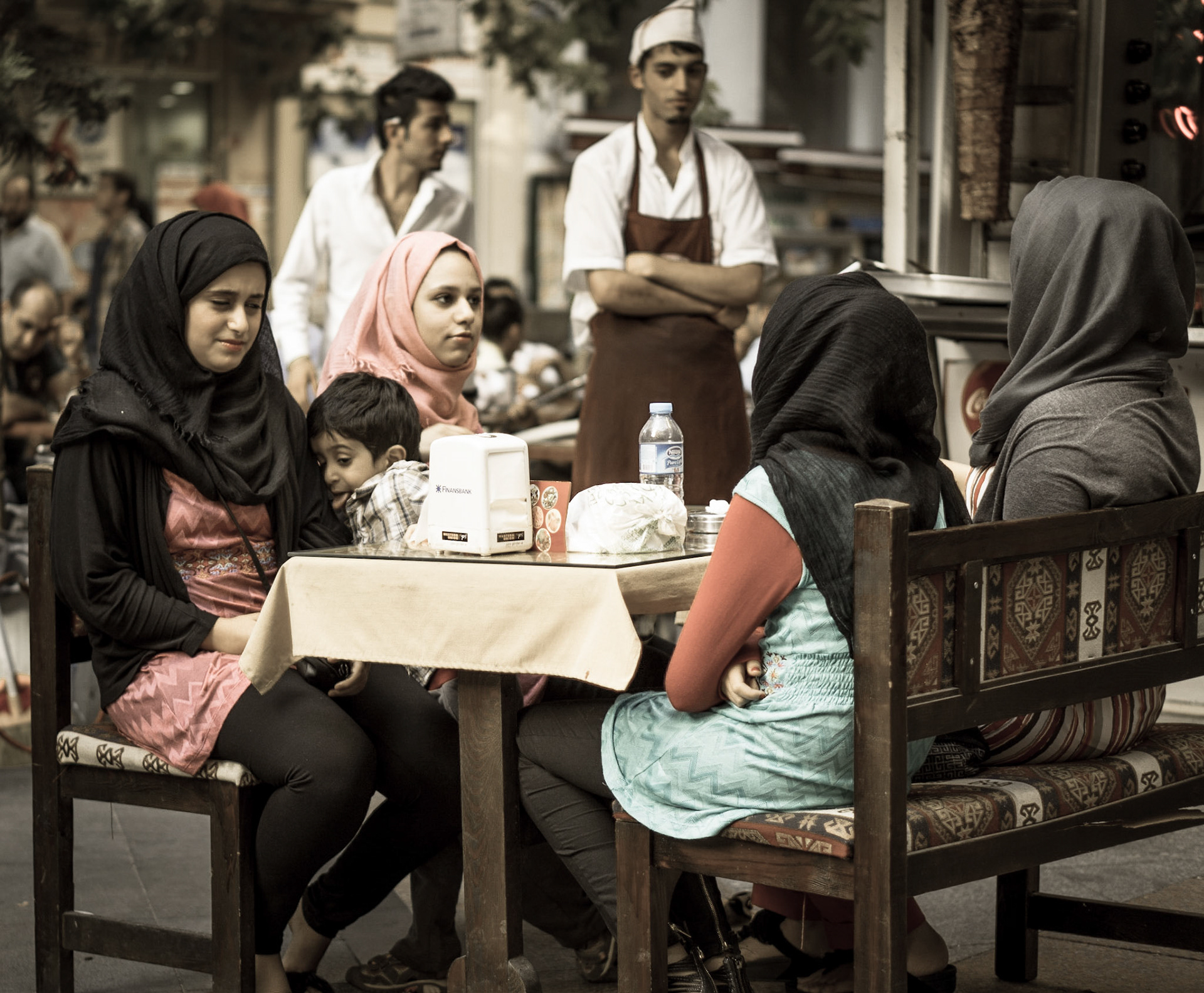 Familiy waiting lunch in downtown istambul