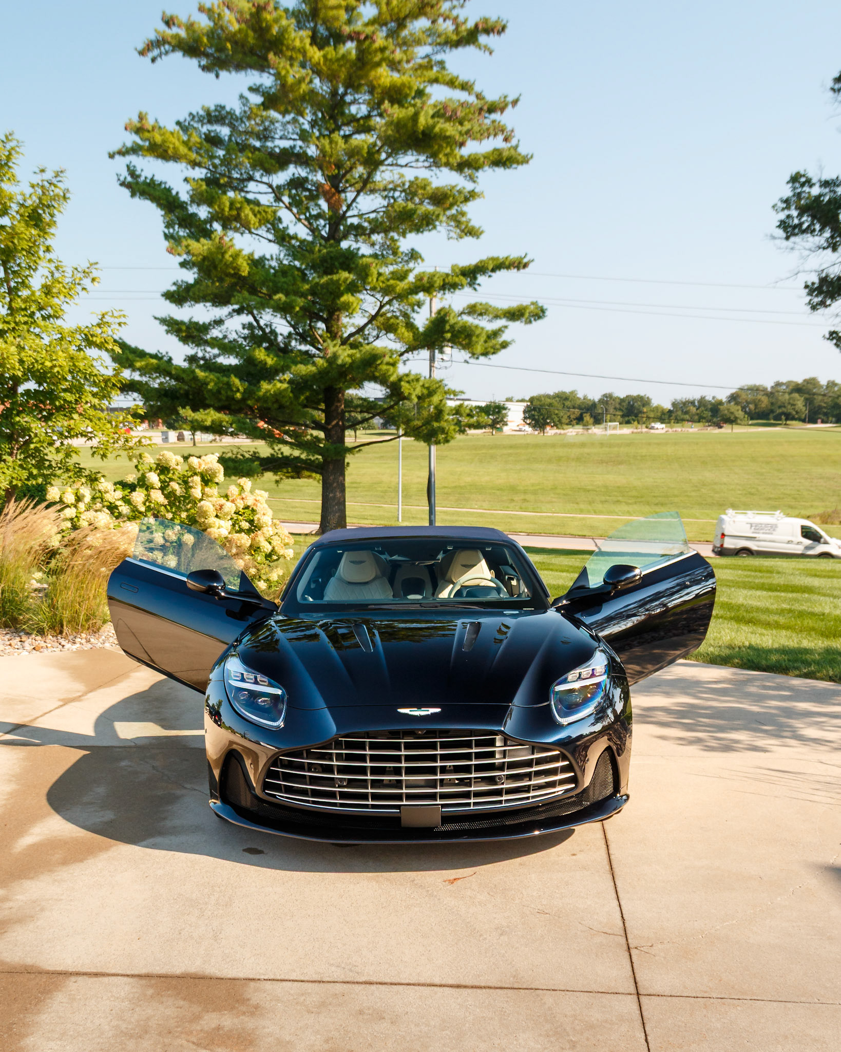 Aston Martin — frame 14