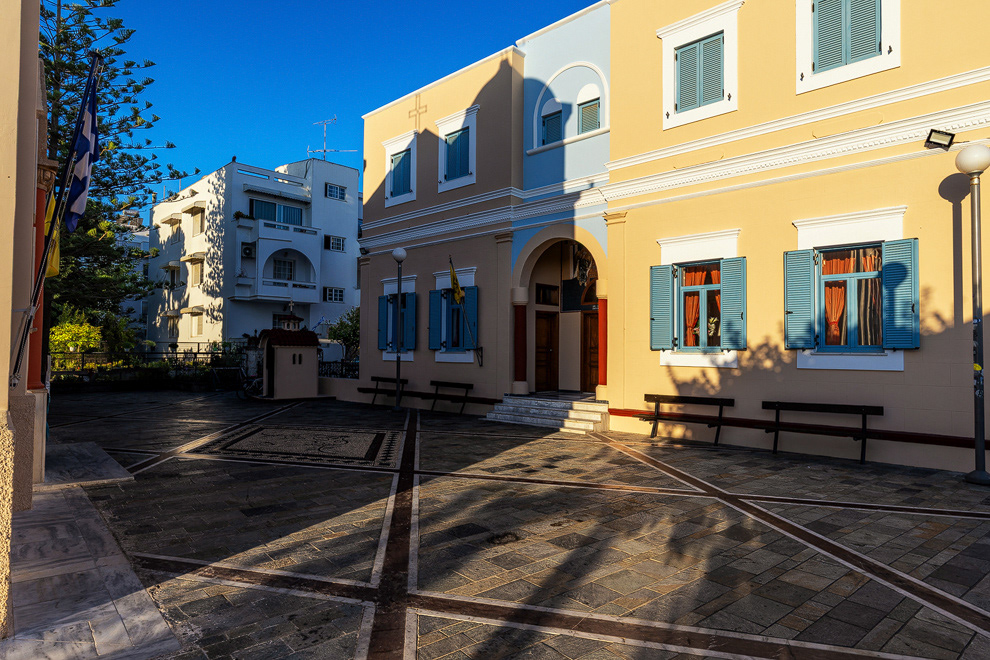 Church of Agia Paraskevi als Schatten auf dem Gebäude