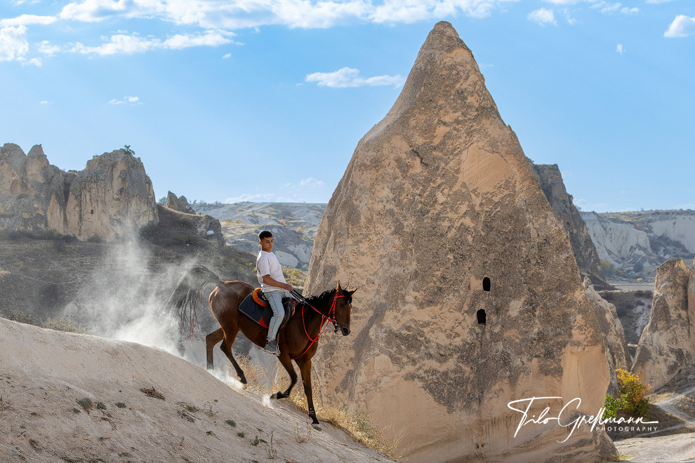 Horse riders in the Rose Valley