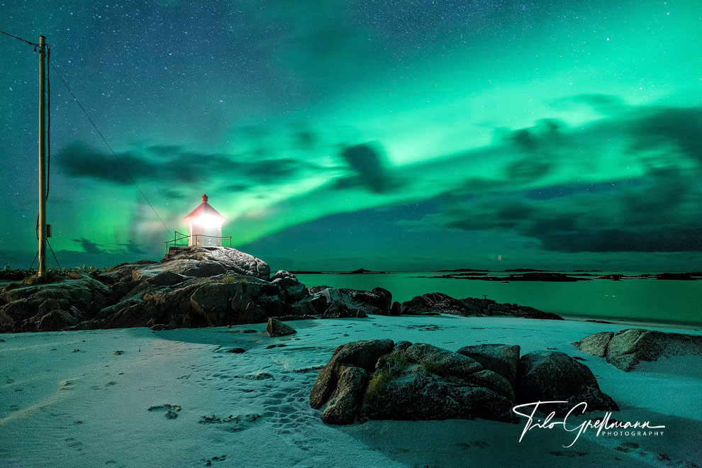 Leuchtturm und Polarlichter in Norwegen