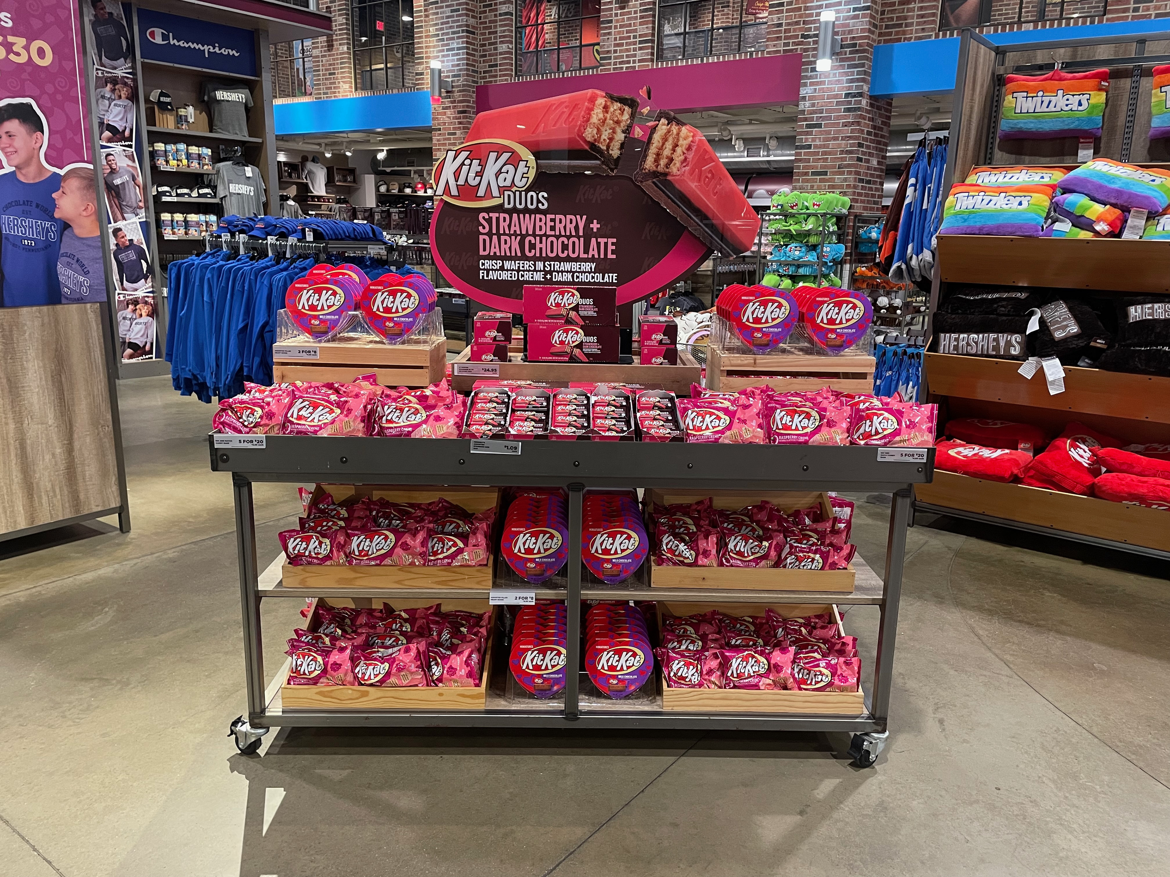Valentines Day Table - Kit Kat