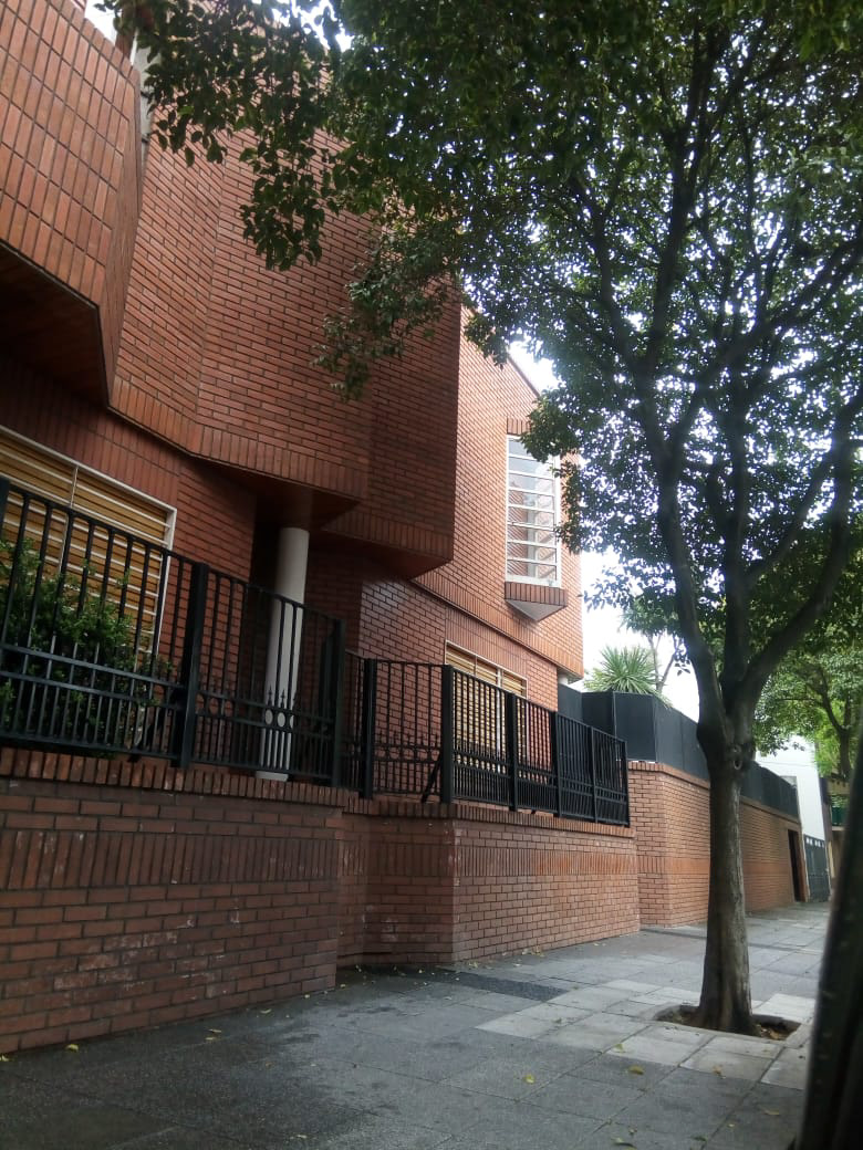 lateral facade